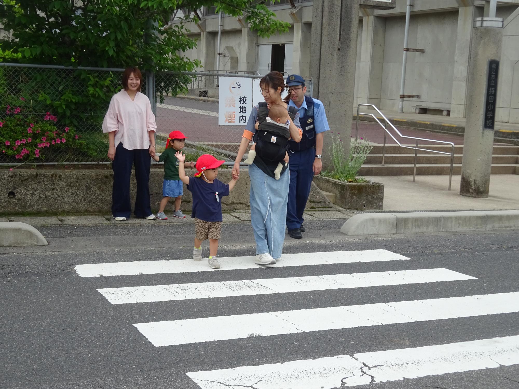 さあ実践！外で実際に横断歩道を渡ったよ