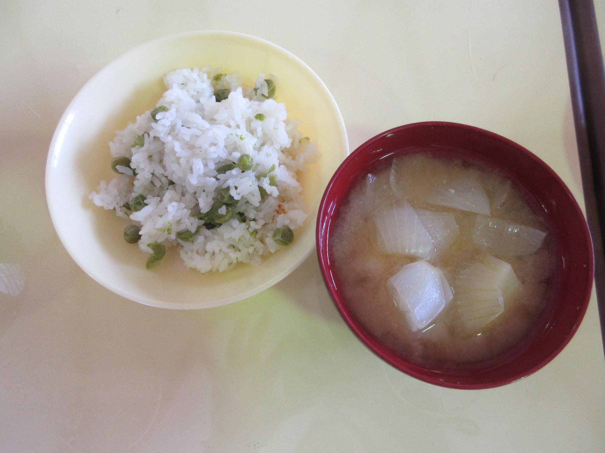 豆ごはんと味噌汁の出来上がり！！