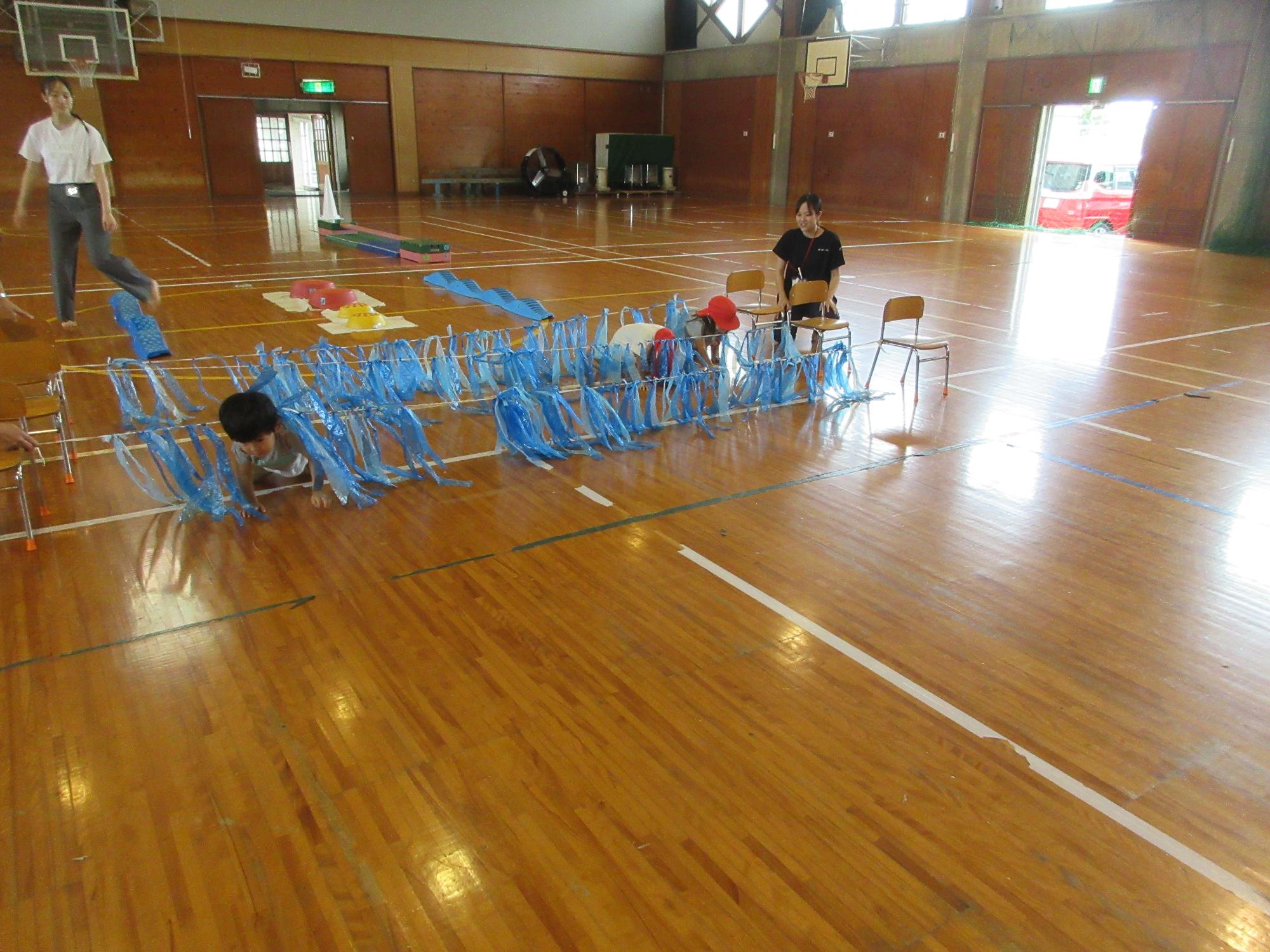 持田川をもぐって渡るよ