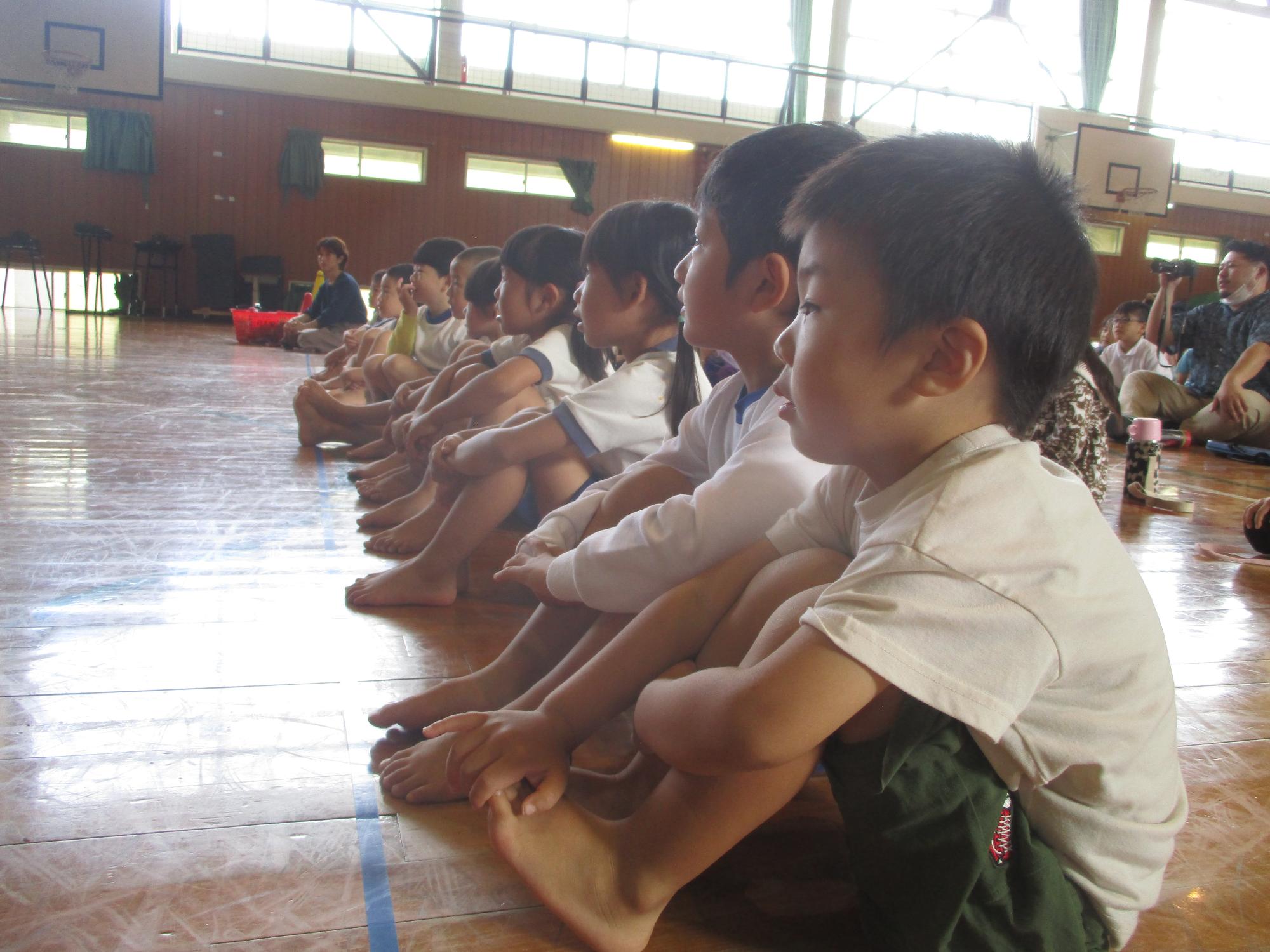 佐太小の学習発表会。とっても面白かったよ。最後まで見たよ。