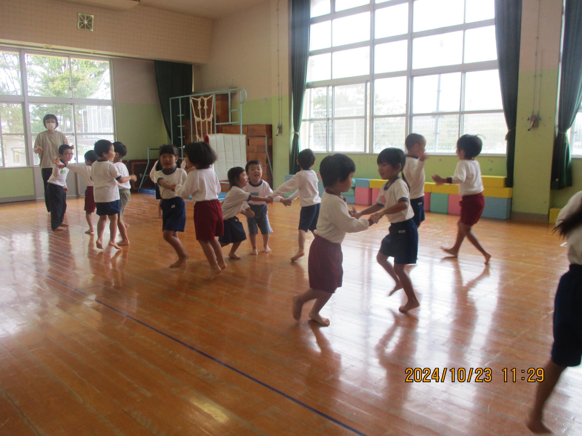 こうぶ幼稚園に行って、文化祭のリハーサルをしたよ。なかよくなってうれしいね。