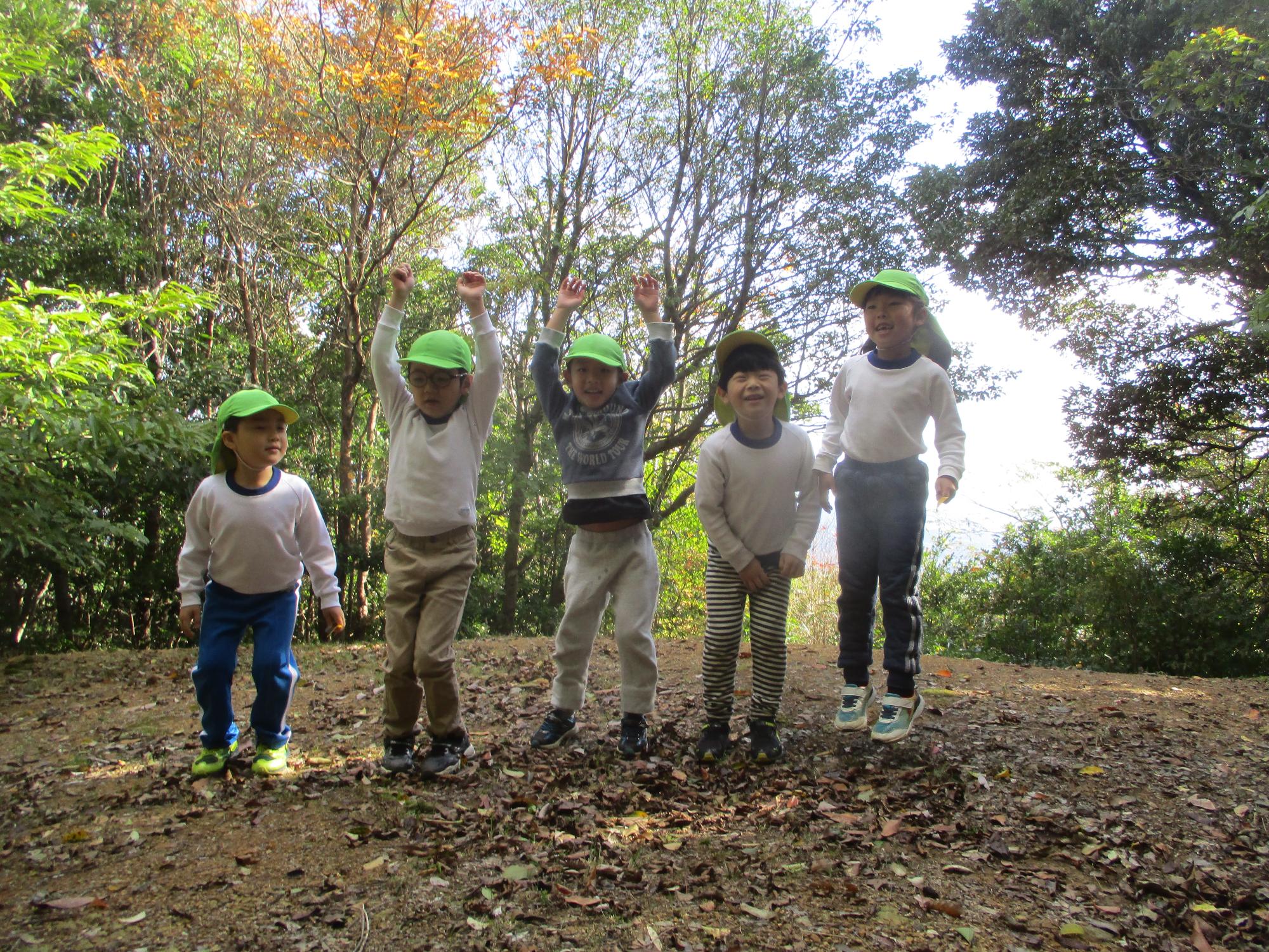 せーので5にんでジャンプ！タイミング難しい。わっはっは！