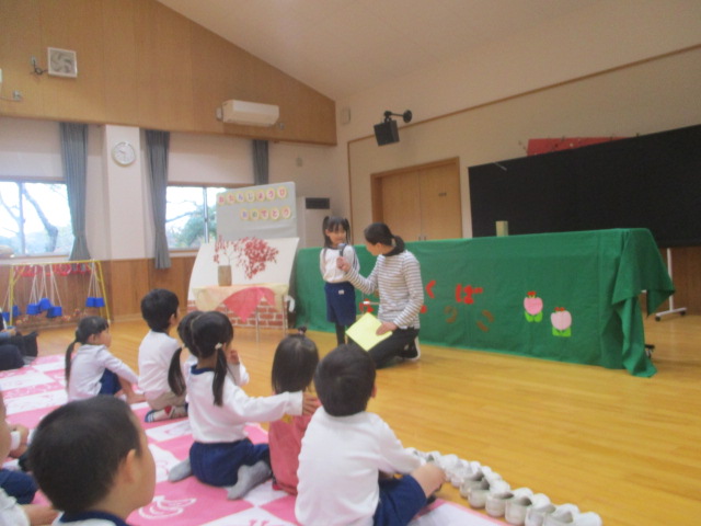 11月のお誕生会。おおきっくなったね。みんなでお祝いしたよ。