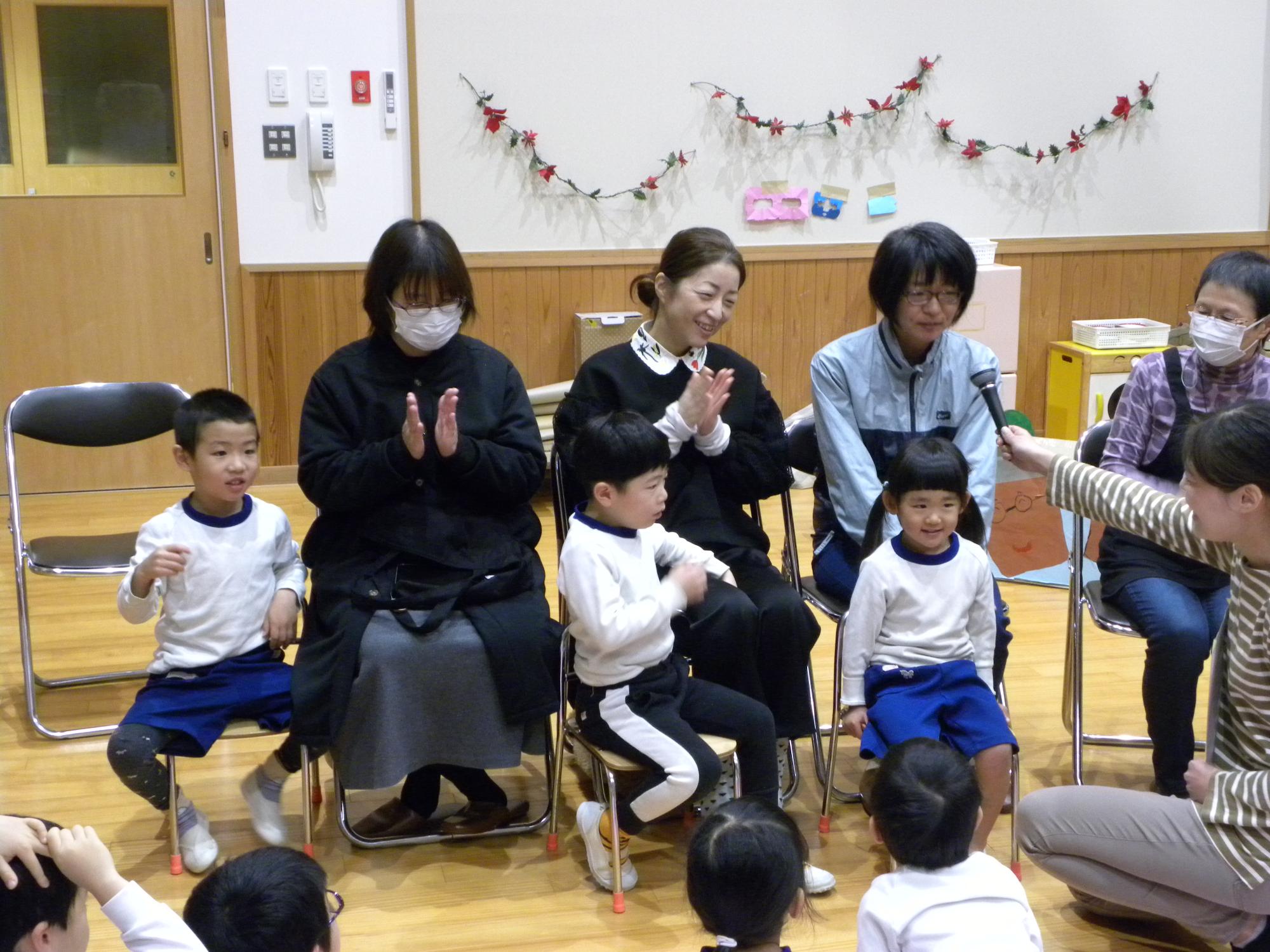 お母さんから、名前に付けた願いや我が子の素敵なところを聞きました。心が温かくなりました。