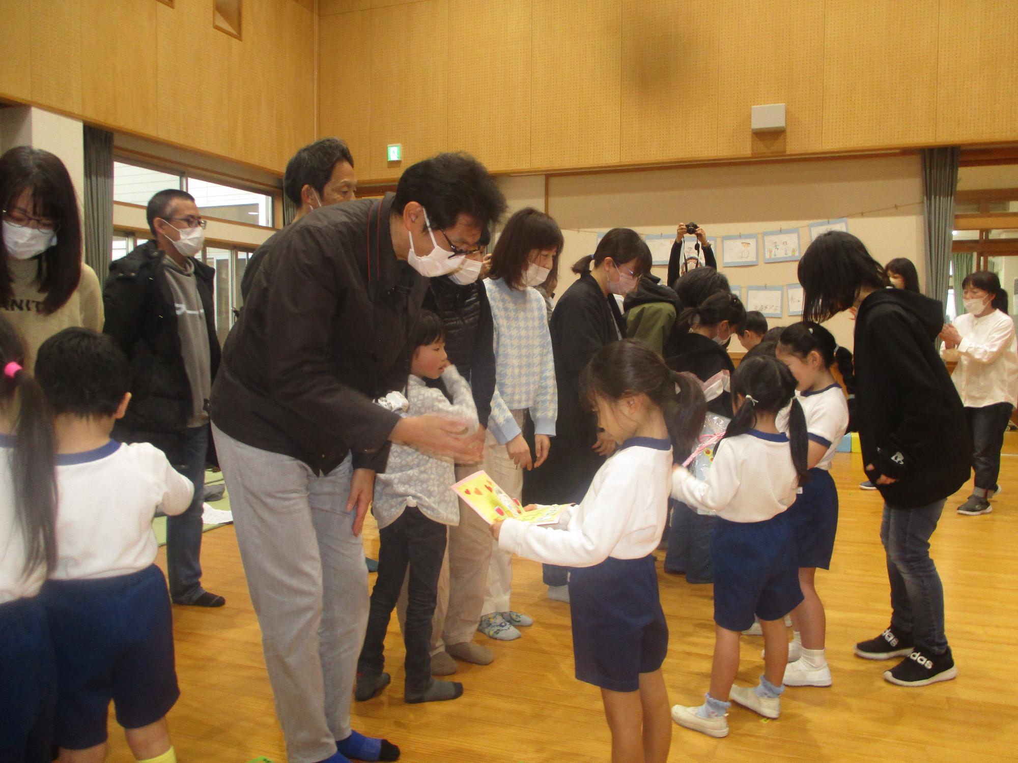 生活発表会、おうちの人からご褒美もらったよ