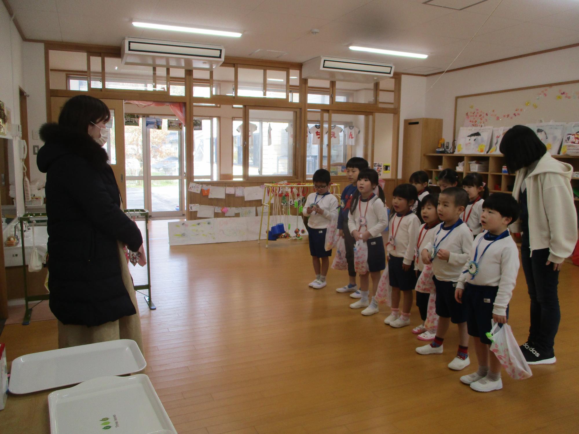 白鳥クラブさんのミニ交通安全教室。ごほうびももらいましたよ