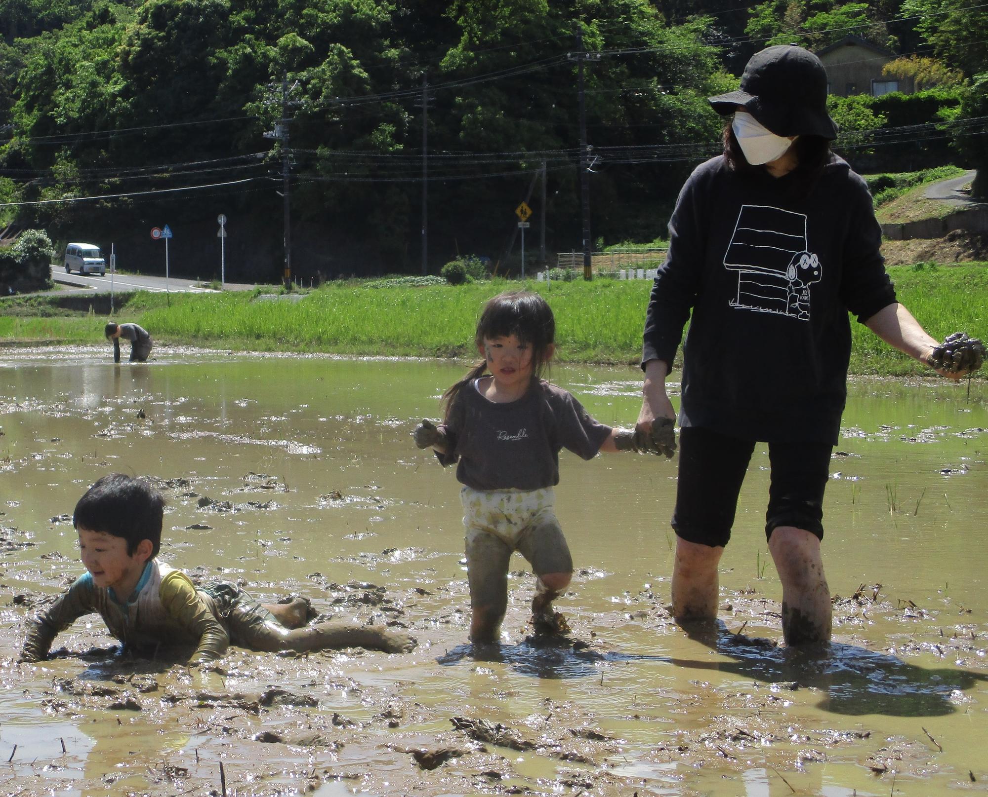 あめんぼになっておよいだよ