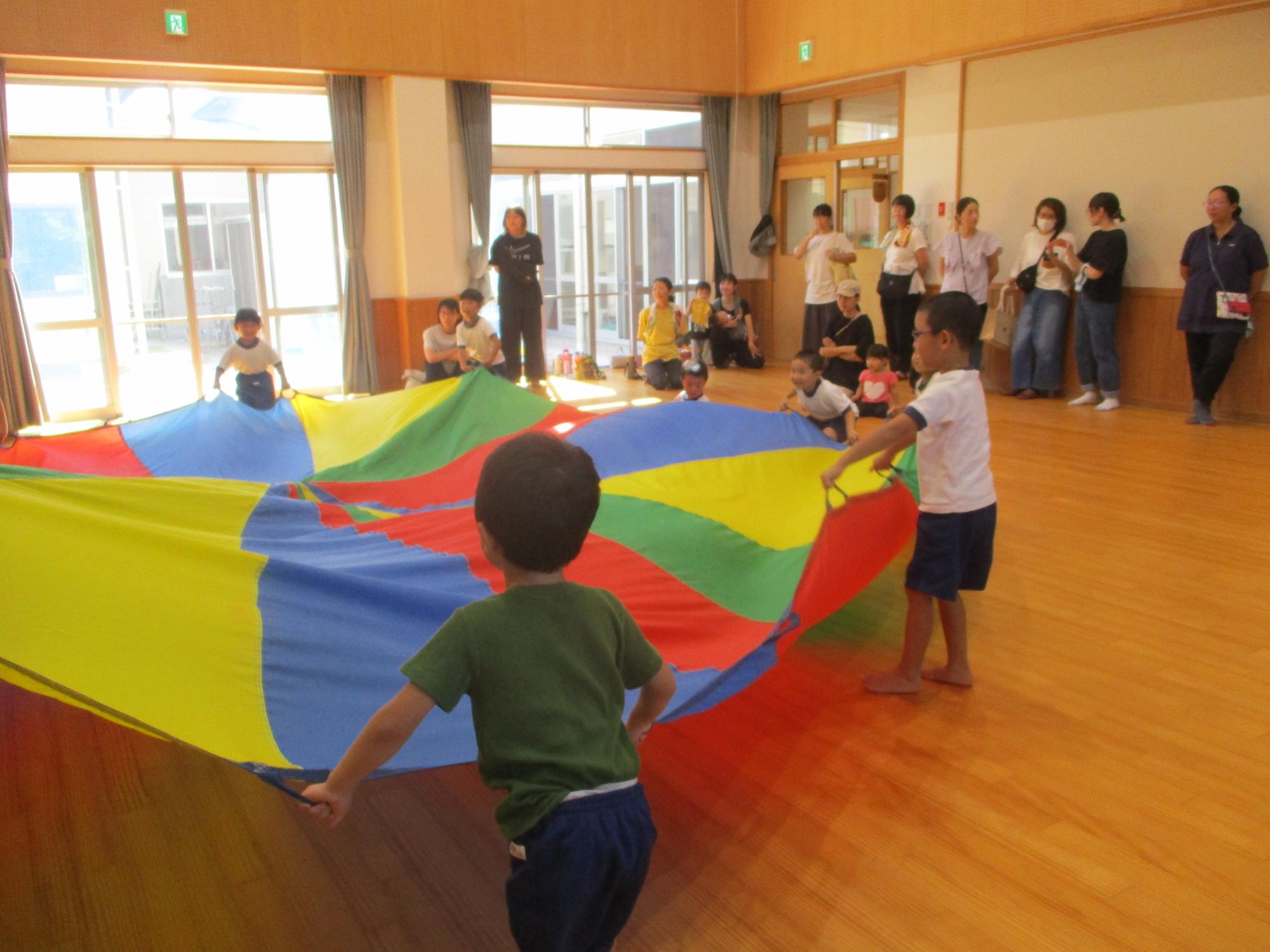 保育参観でお母さんにバルーンを見てもらったよ。この後、お母さんたちと一緒にしたよ！