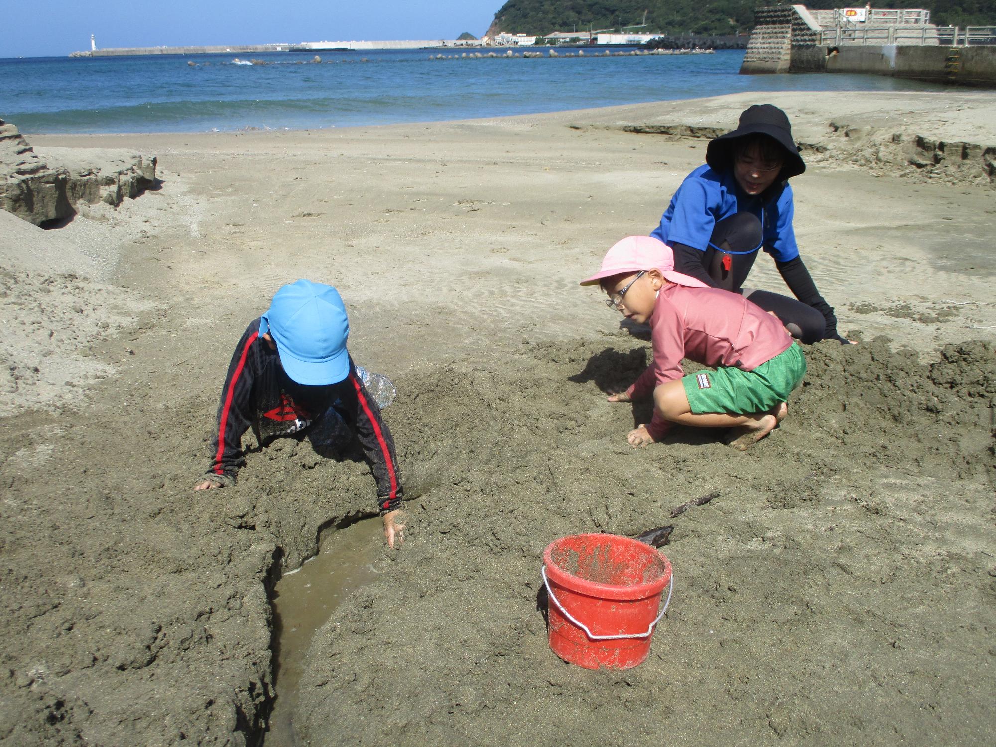 長い川を作ってあそんだね