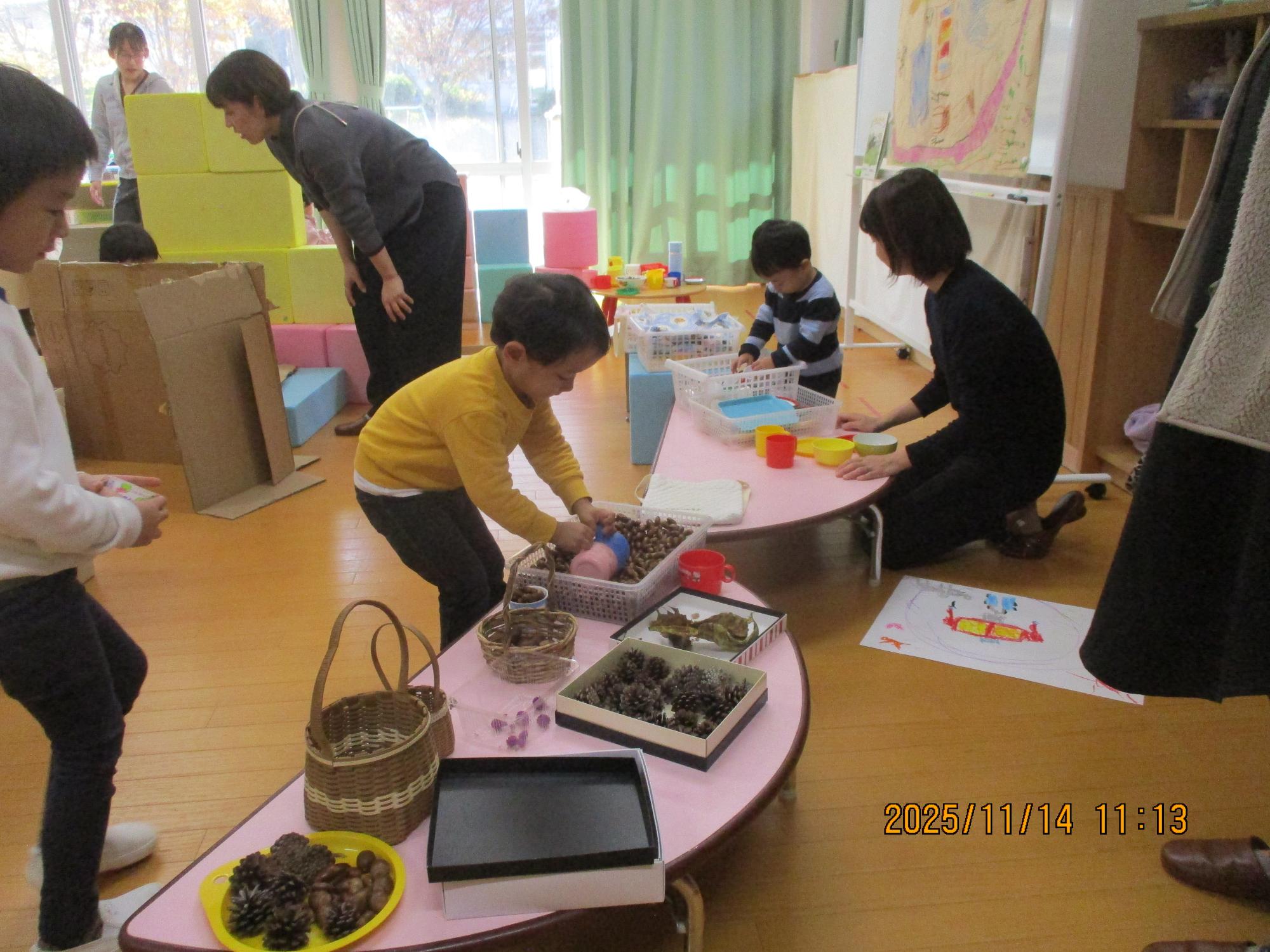 どんぐりハウスでごっこあそび、楽しいよ