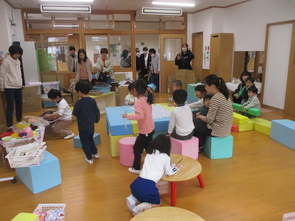 どんぐりハウスでごっこあそび、楽しいよ