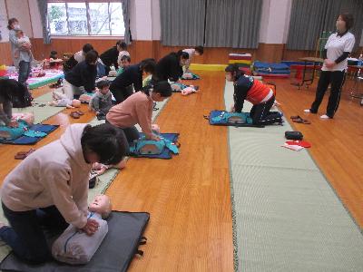 幼児と乳児の救命救急法について学びました。
