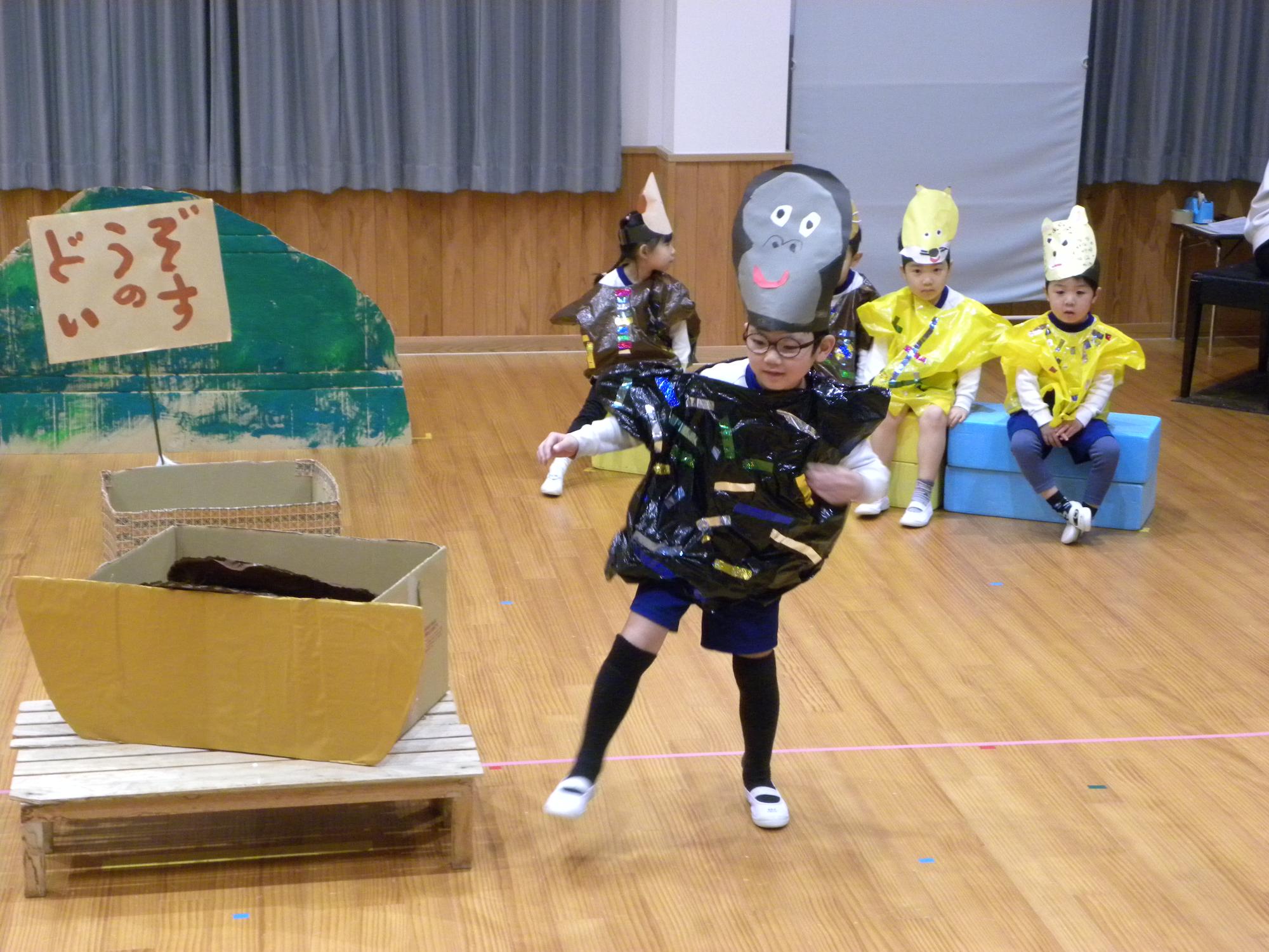 「つよいゴリラだぞー！ウッホッホー！」