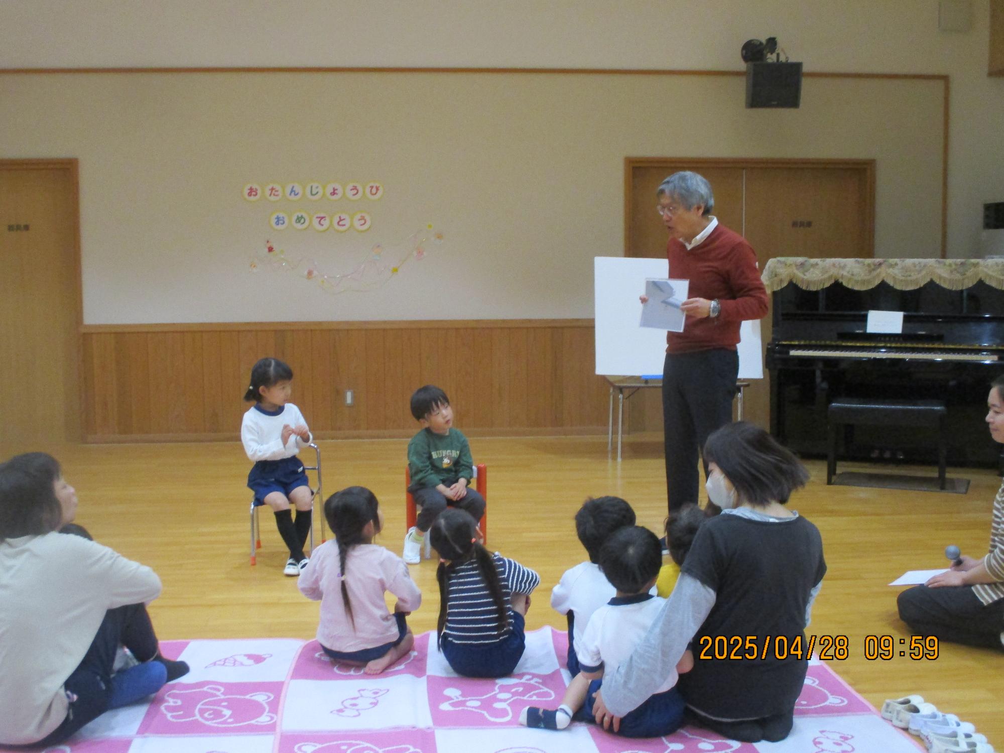 誕生会、4月はツバメが赤ちゃんを産む季節だねー