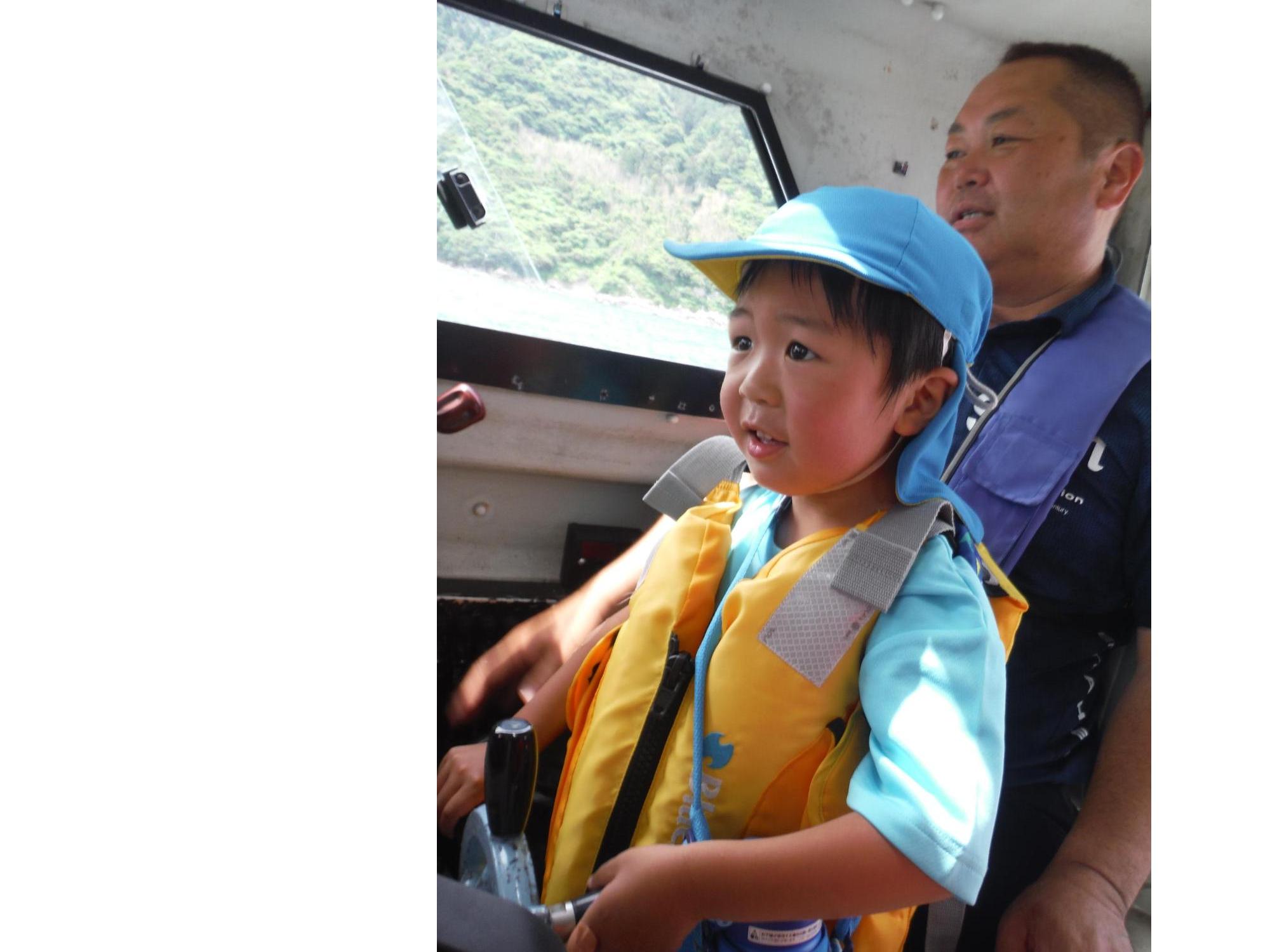 運転席に乗せてもらったよ。