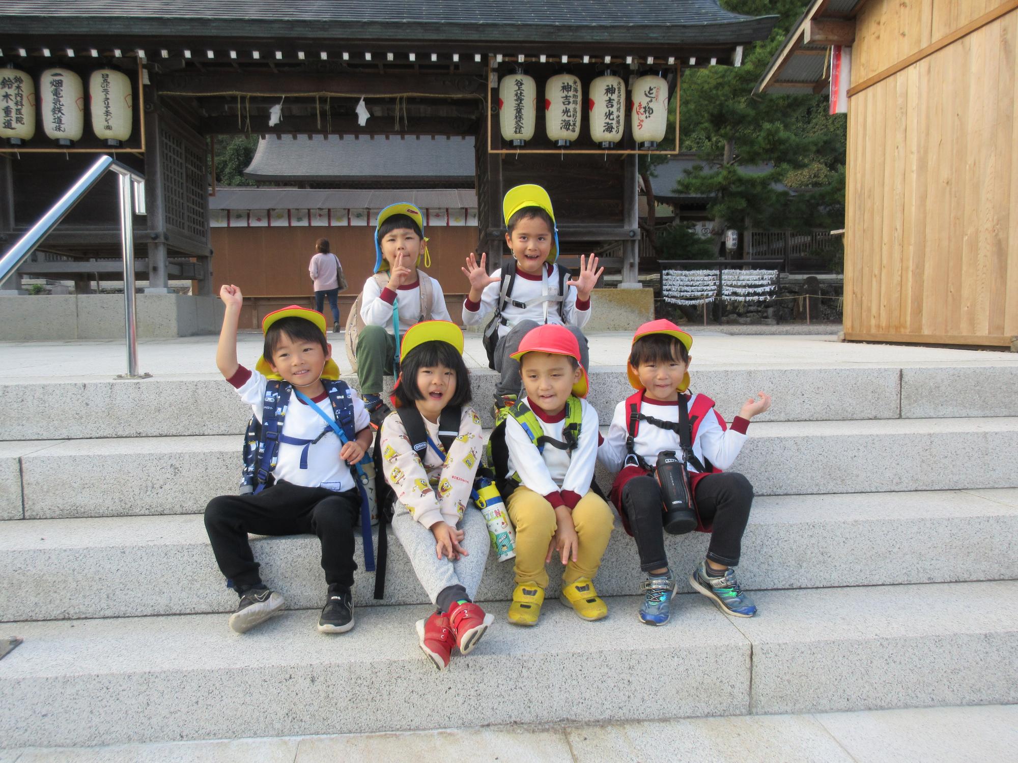 佐太神社で記念写真撮影