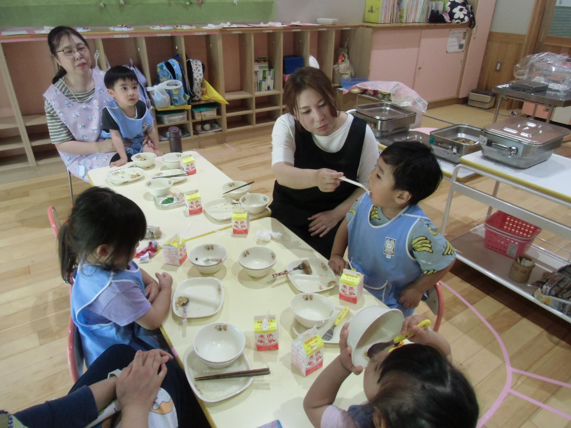 給食を