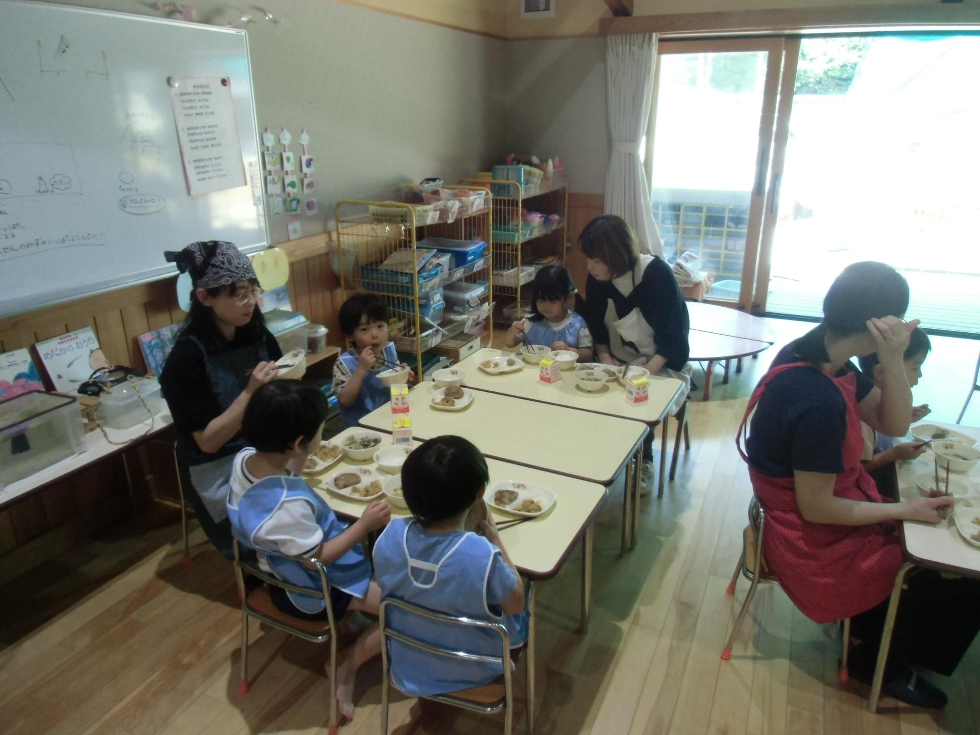 ぱんださんの給食の様子