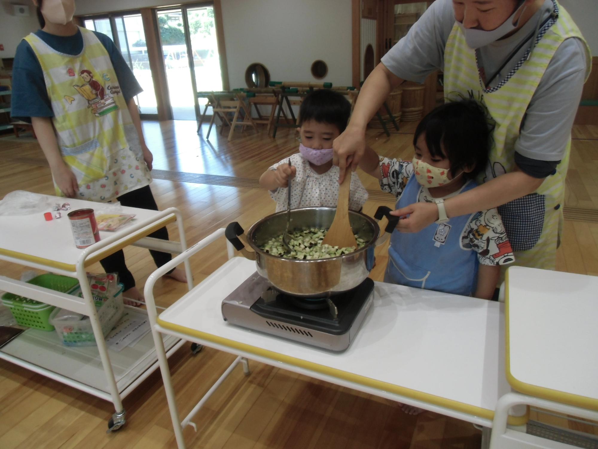 スープを作る様子