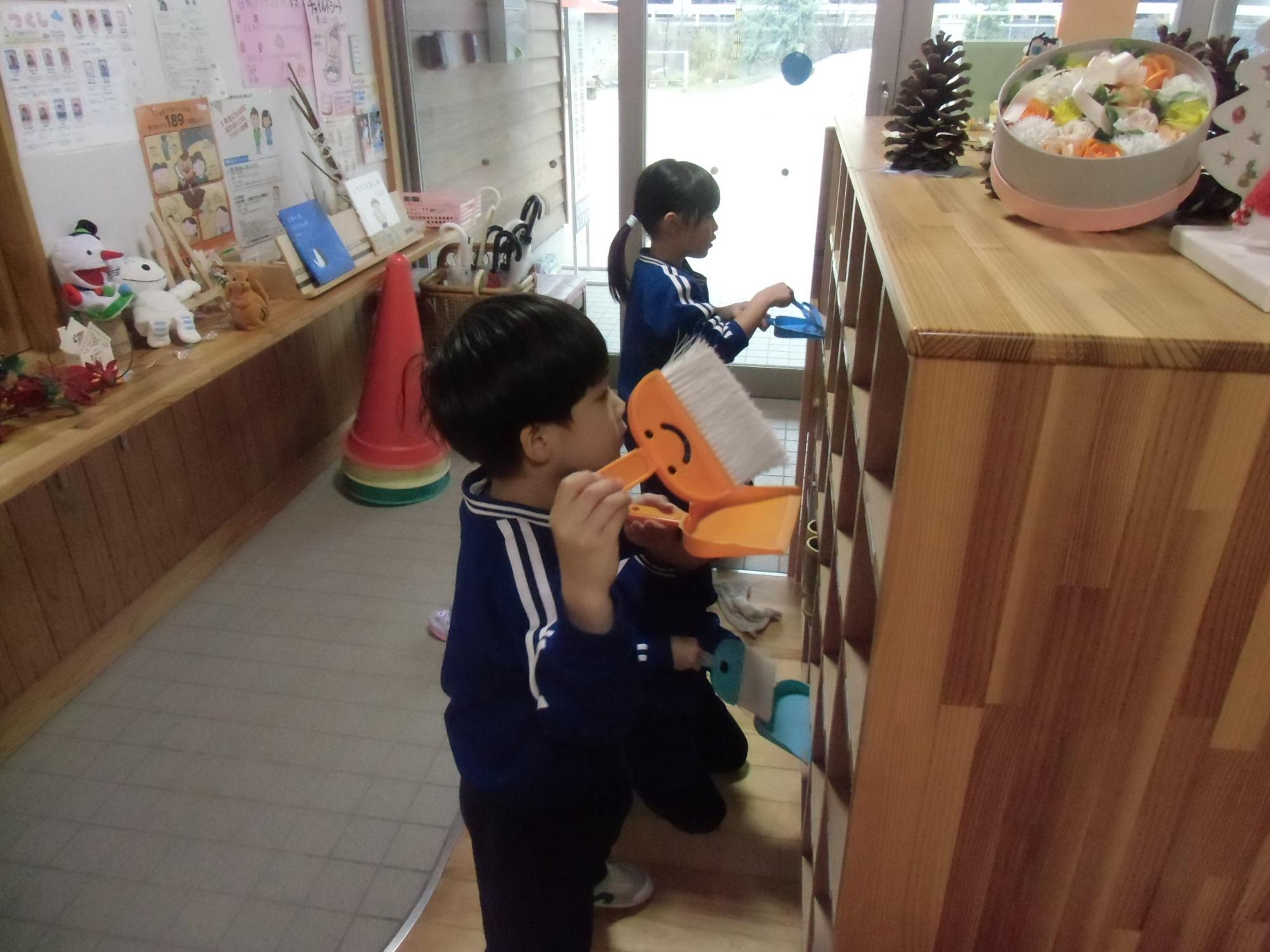 下駄箱掃除の様子