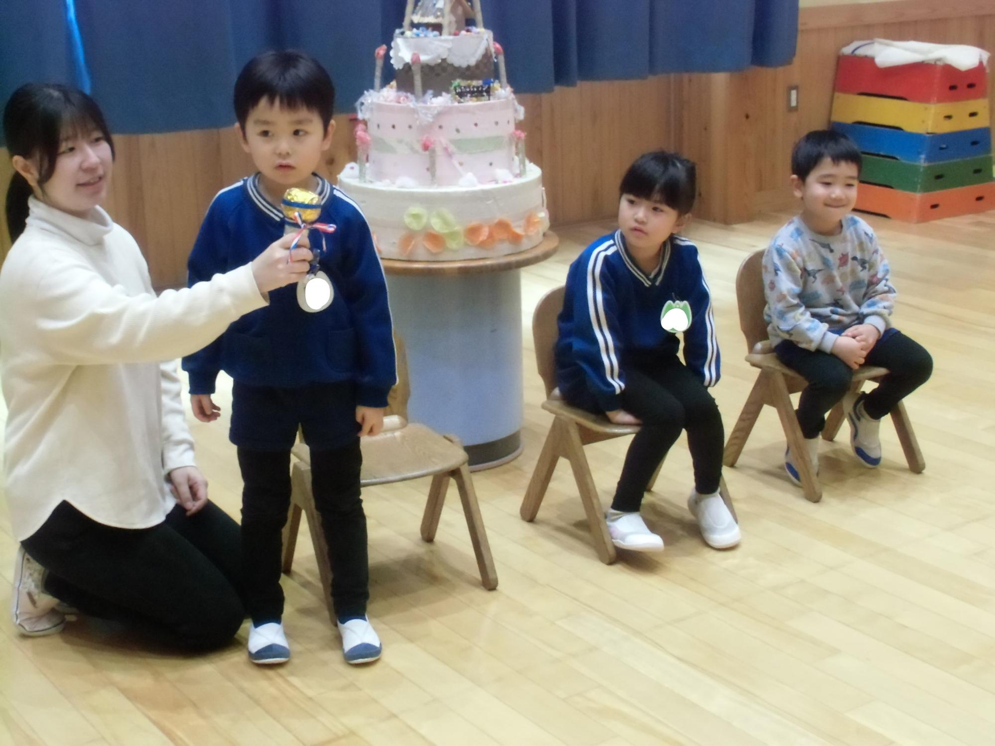 インタビューをする様子