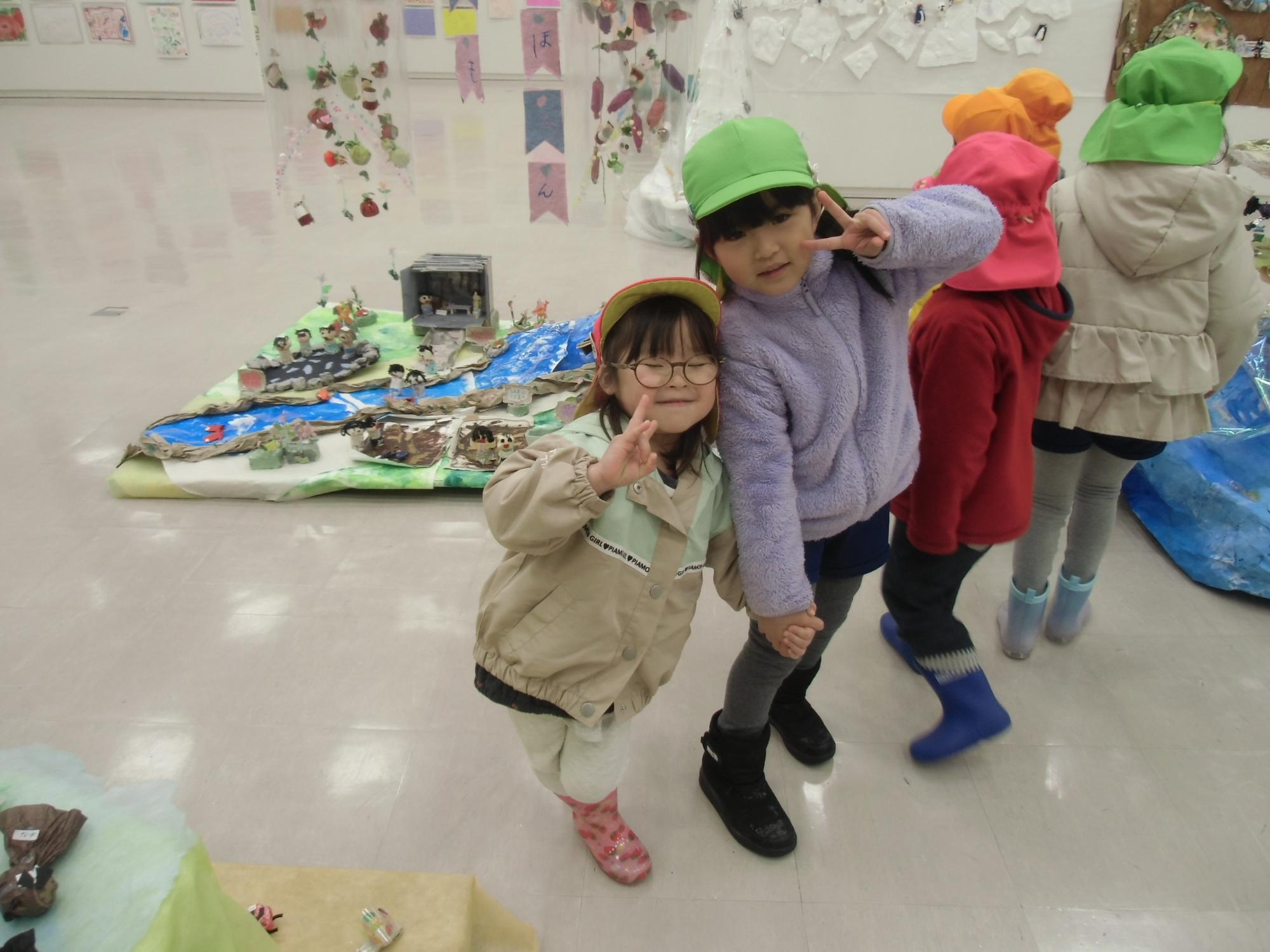 館内を回る様子