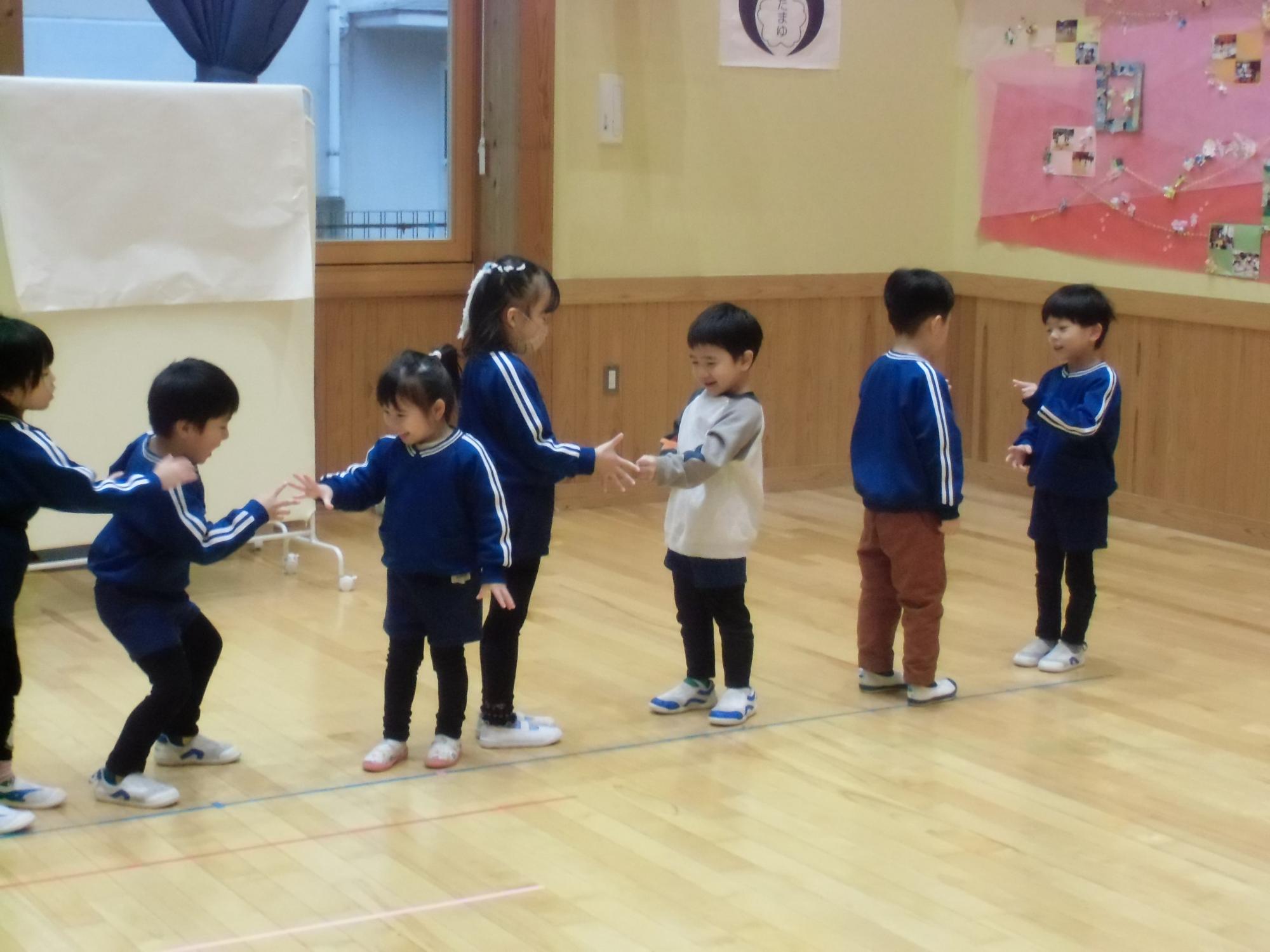 オープニングジャンケンの様子