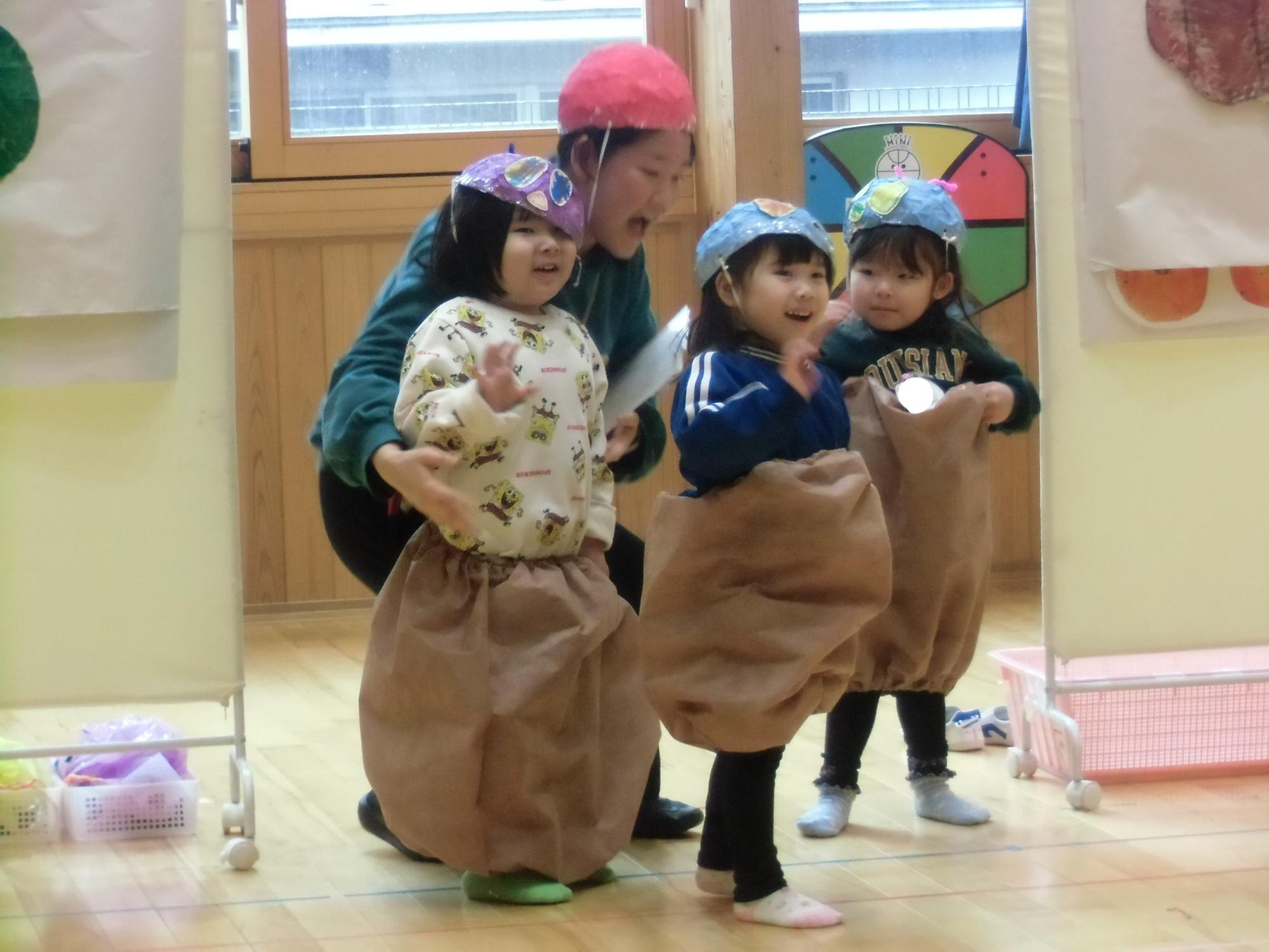 さなぎに変身する様子