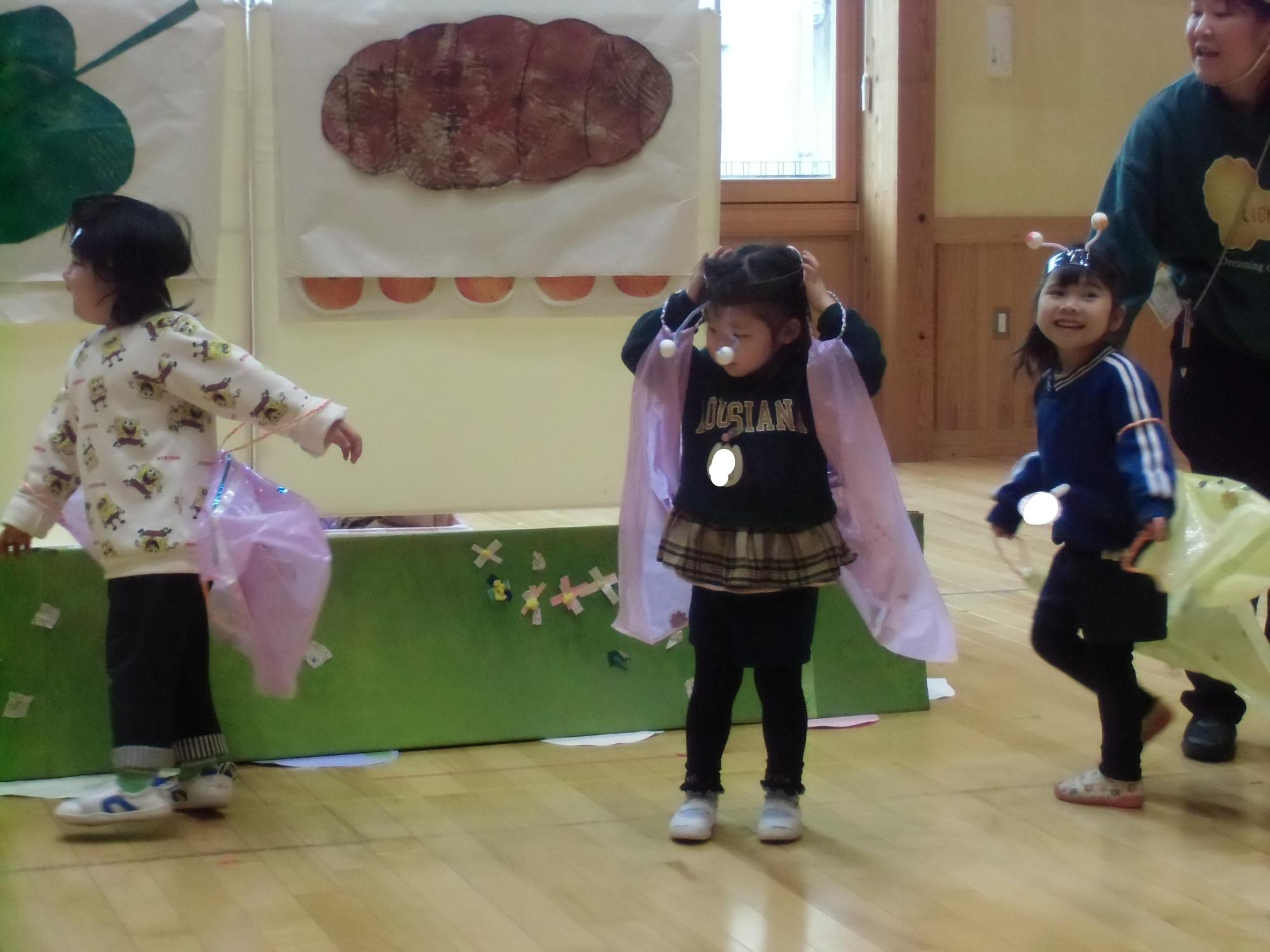 ちょうちょに変身する様子