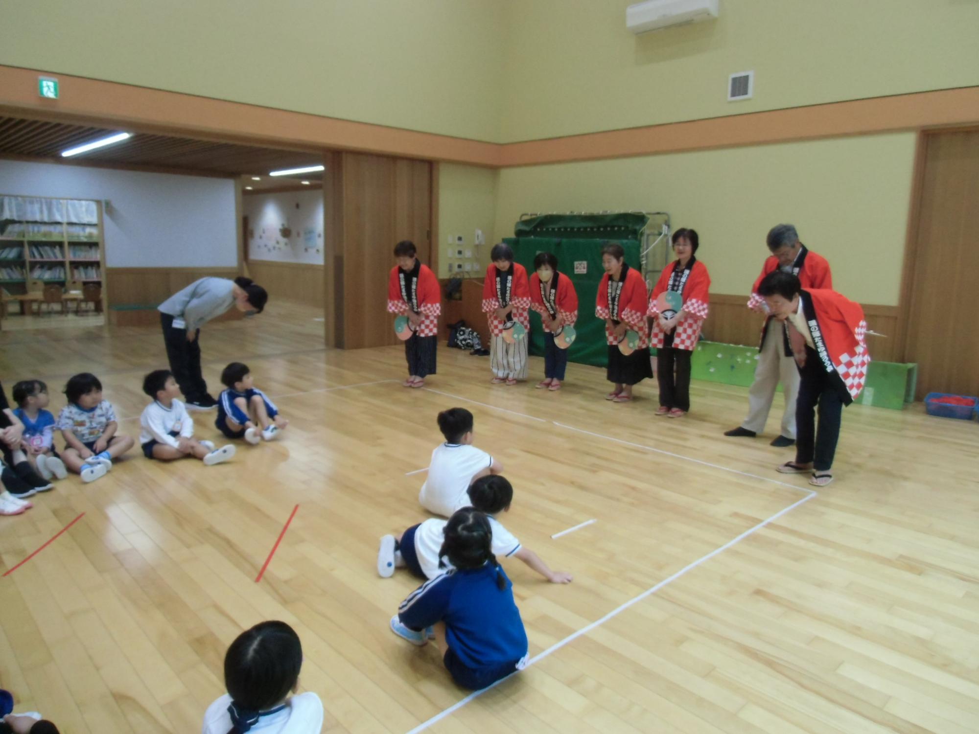 顔合わせの様子