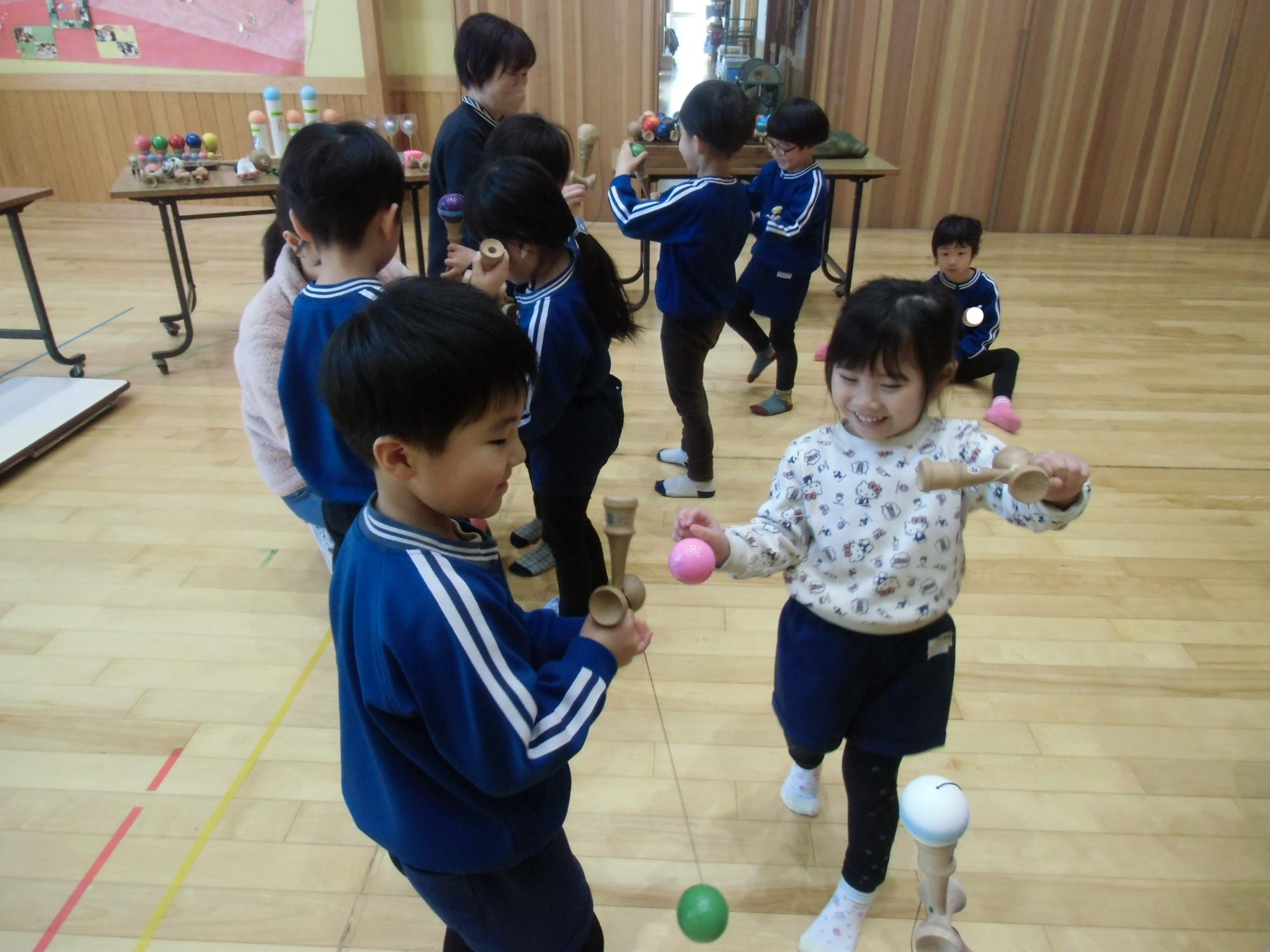 色々な技に挑戦する様子