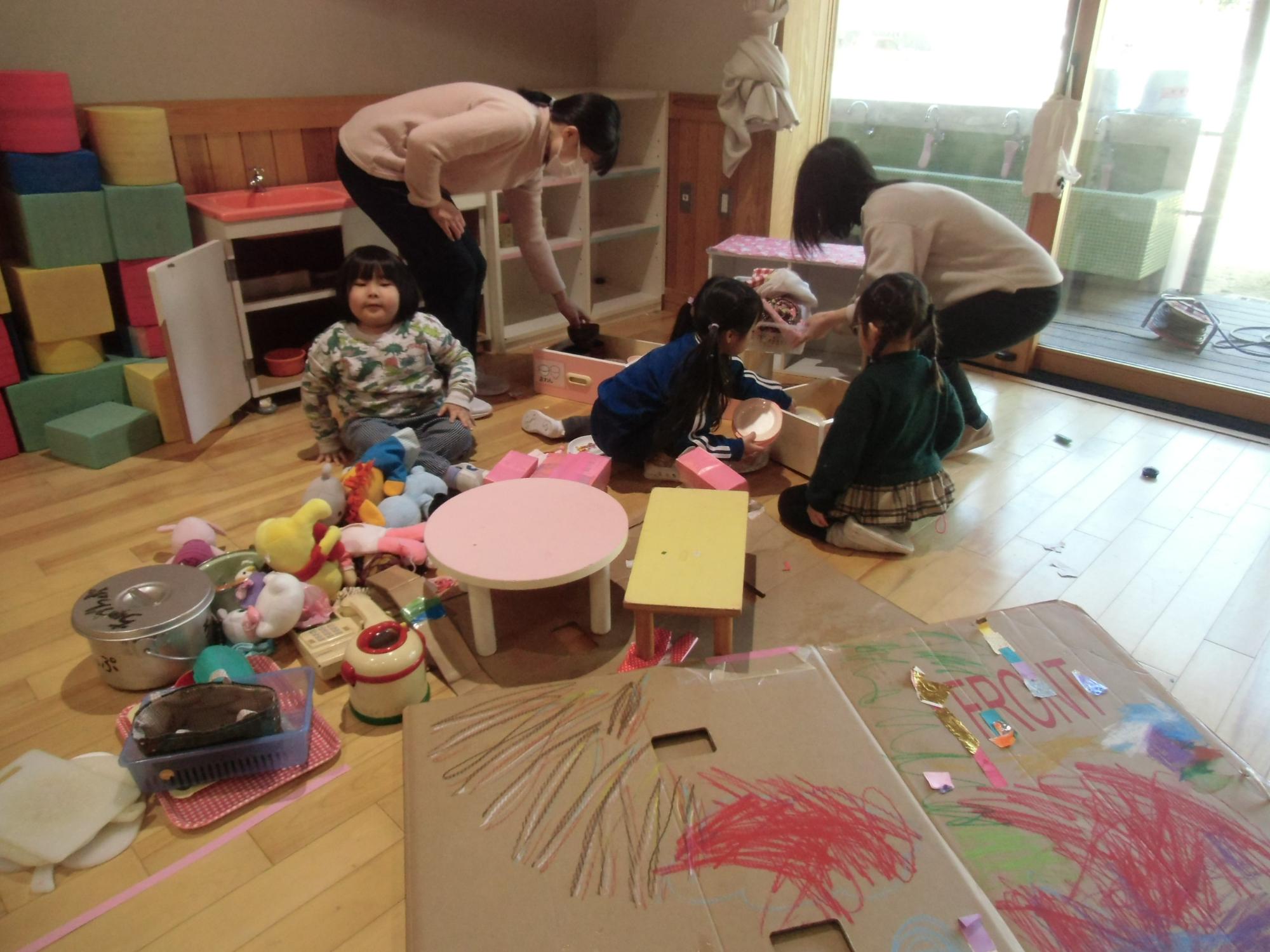 掃除を頑張るうさぎ組の様子