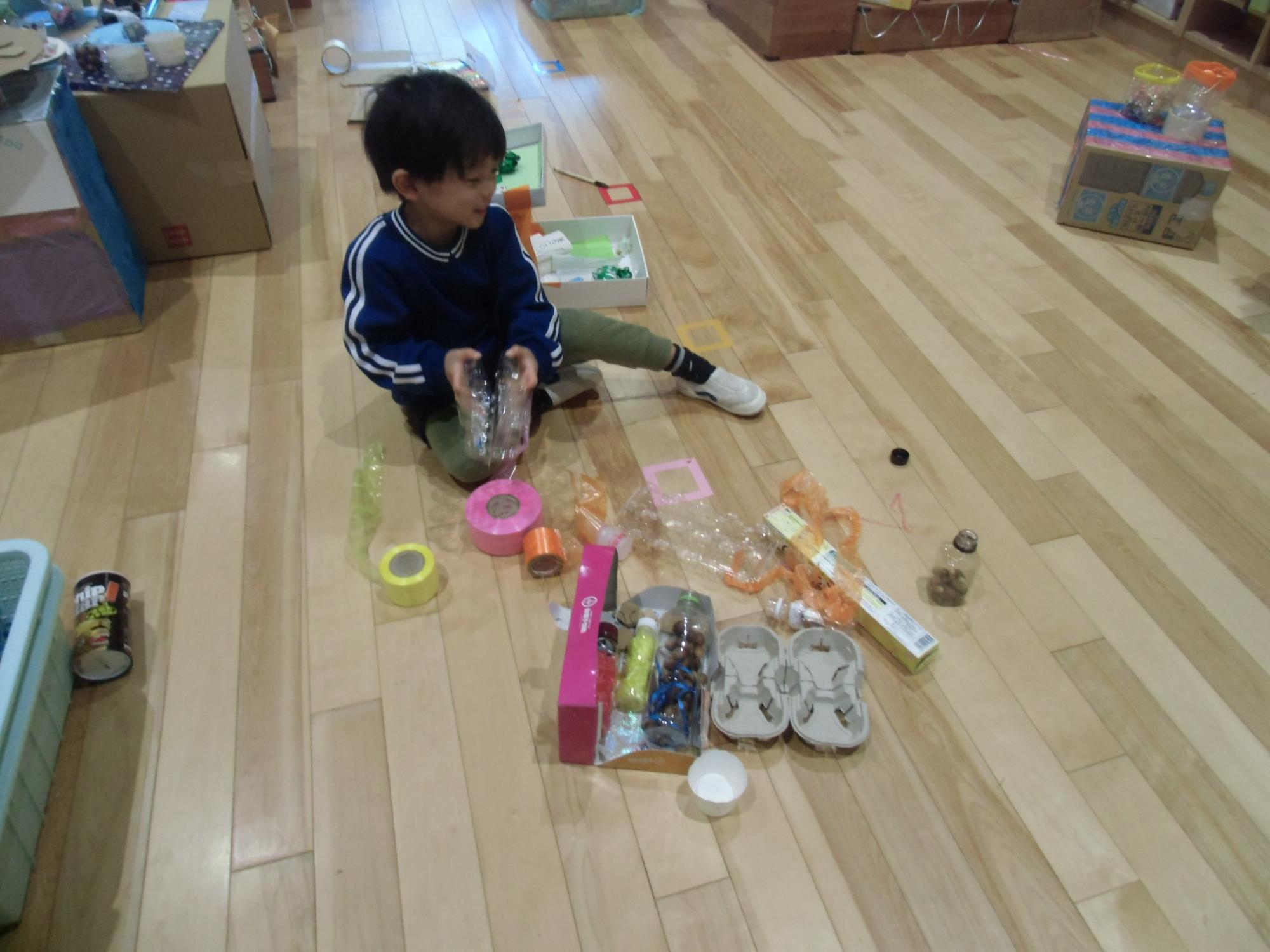 材料を並べる様子