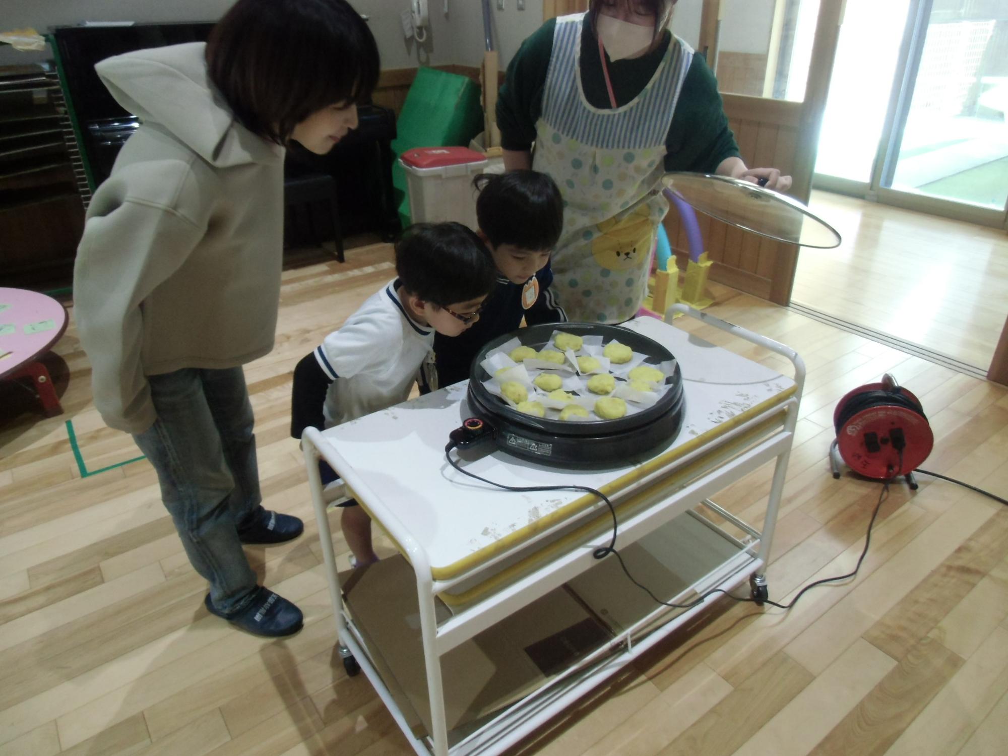 においをかぐ様子