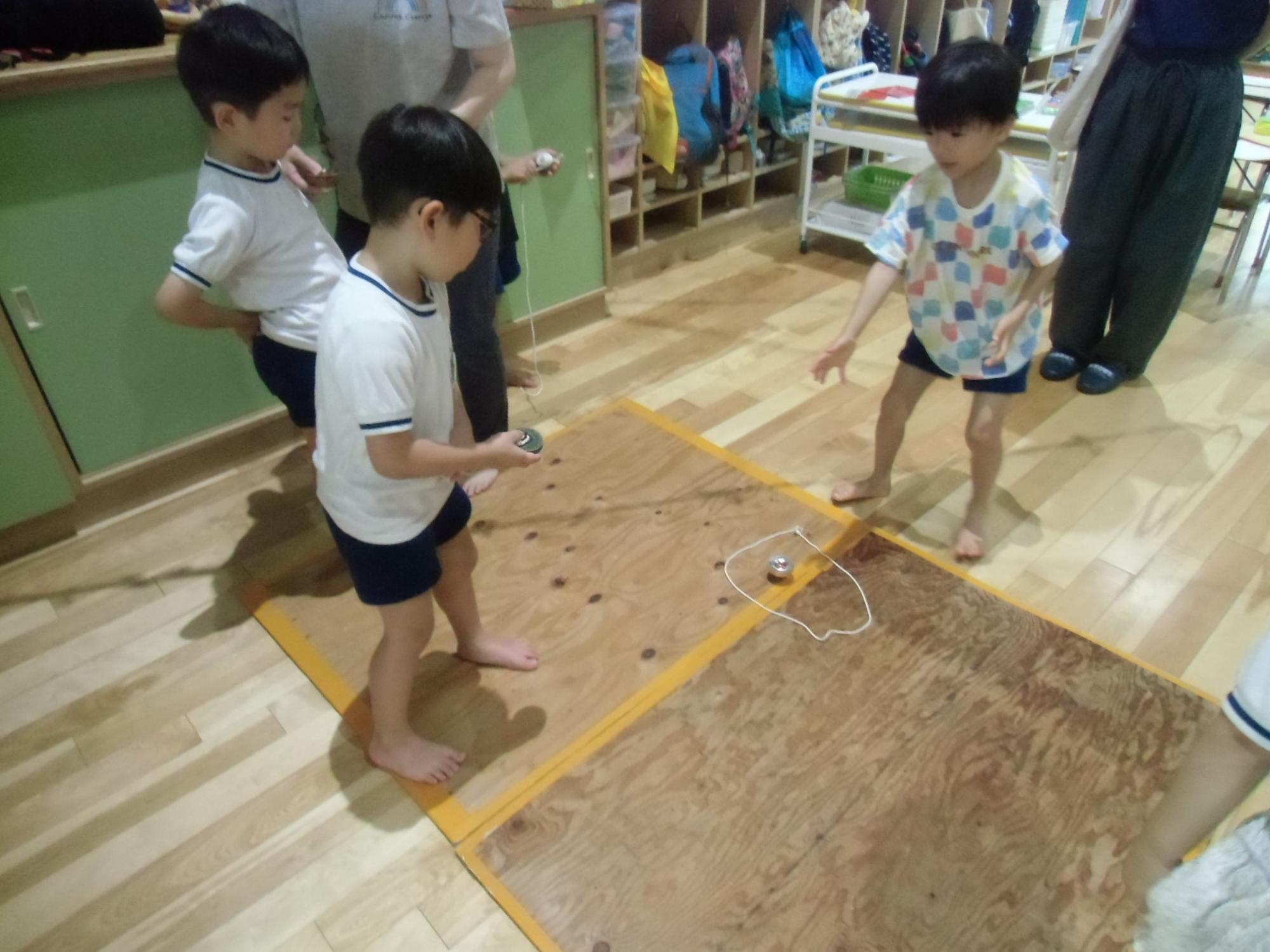 駒の練習をする様子