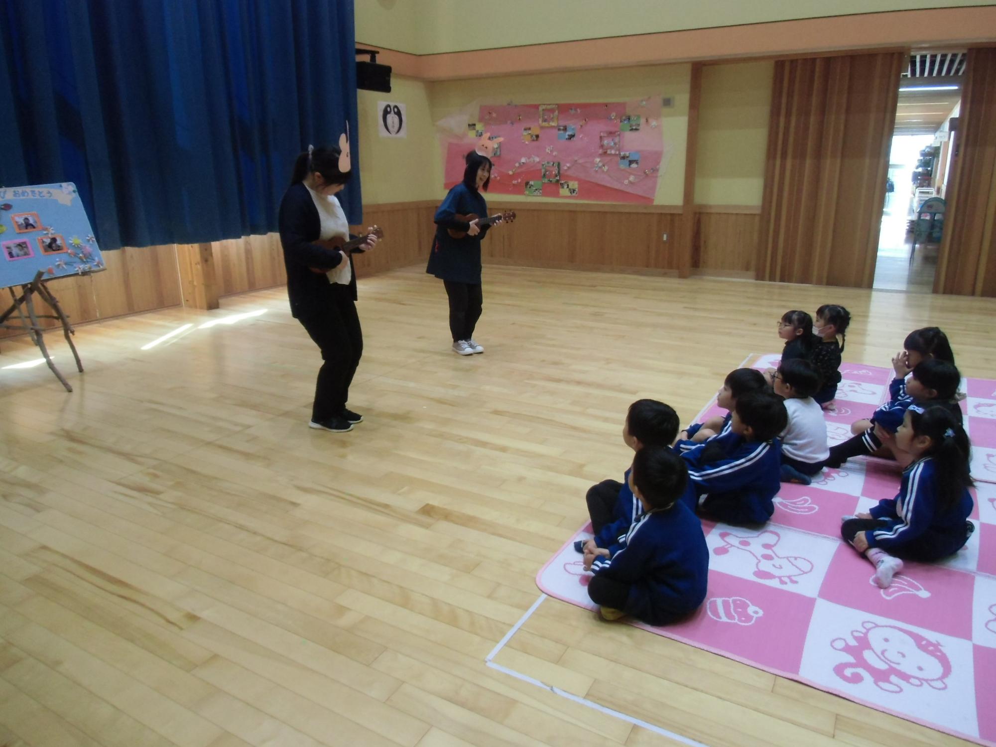 先生方の出し物の様子