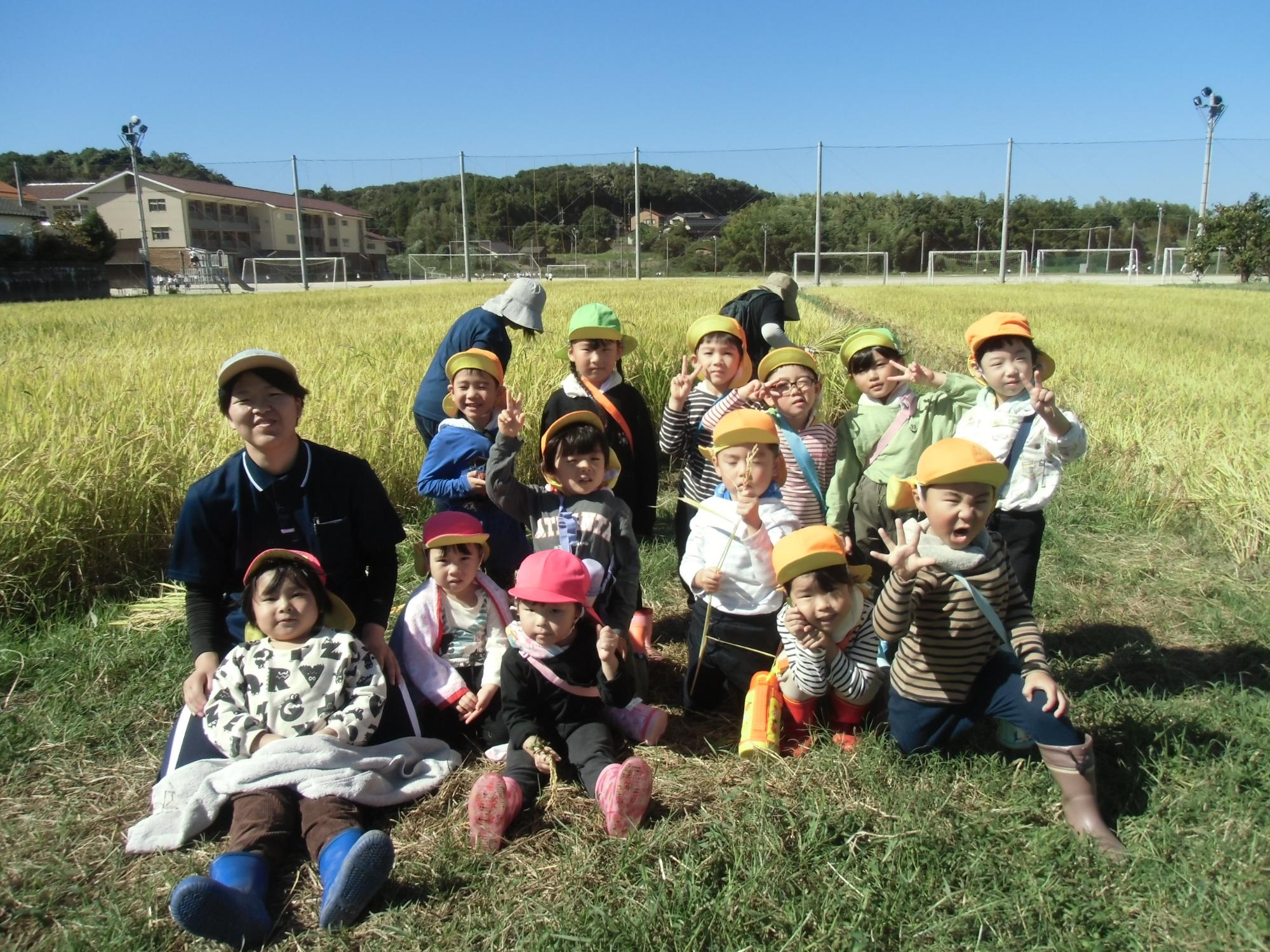 稲刈り集合写真