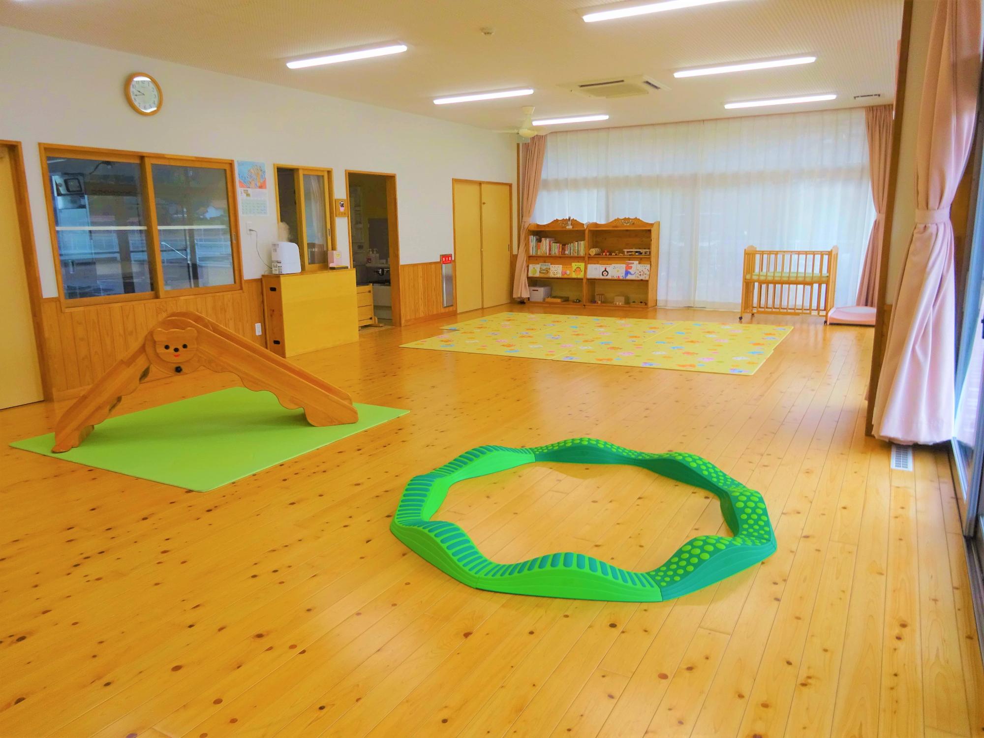 やくも子育て支援センターの遊び場の様子
