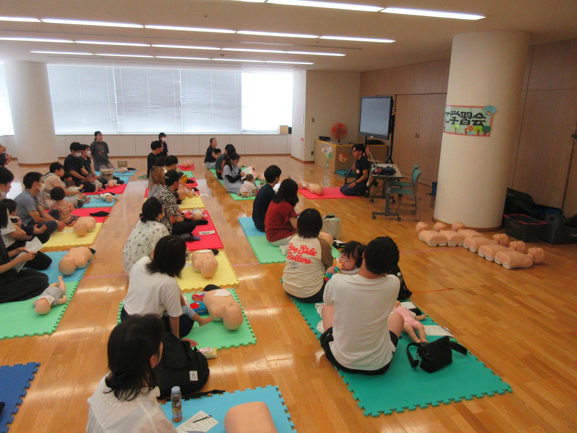 7月の子育て学習会の全体の様子