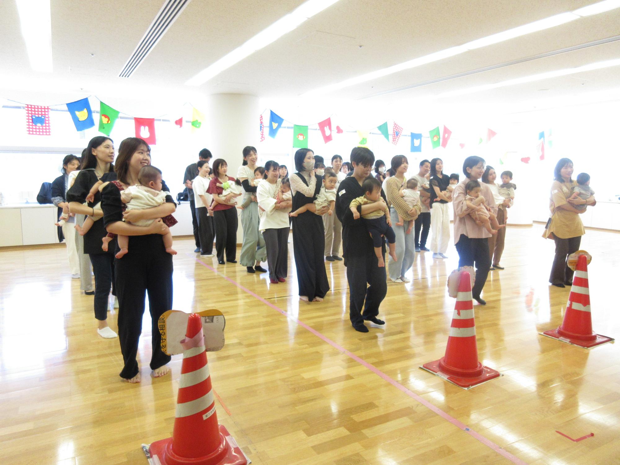 入場行進から参加者全員で「選手宣誓」をしている様子