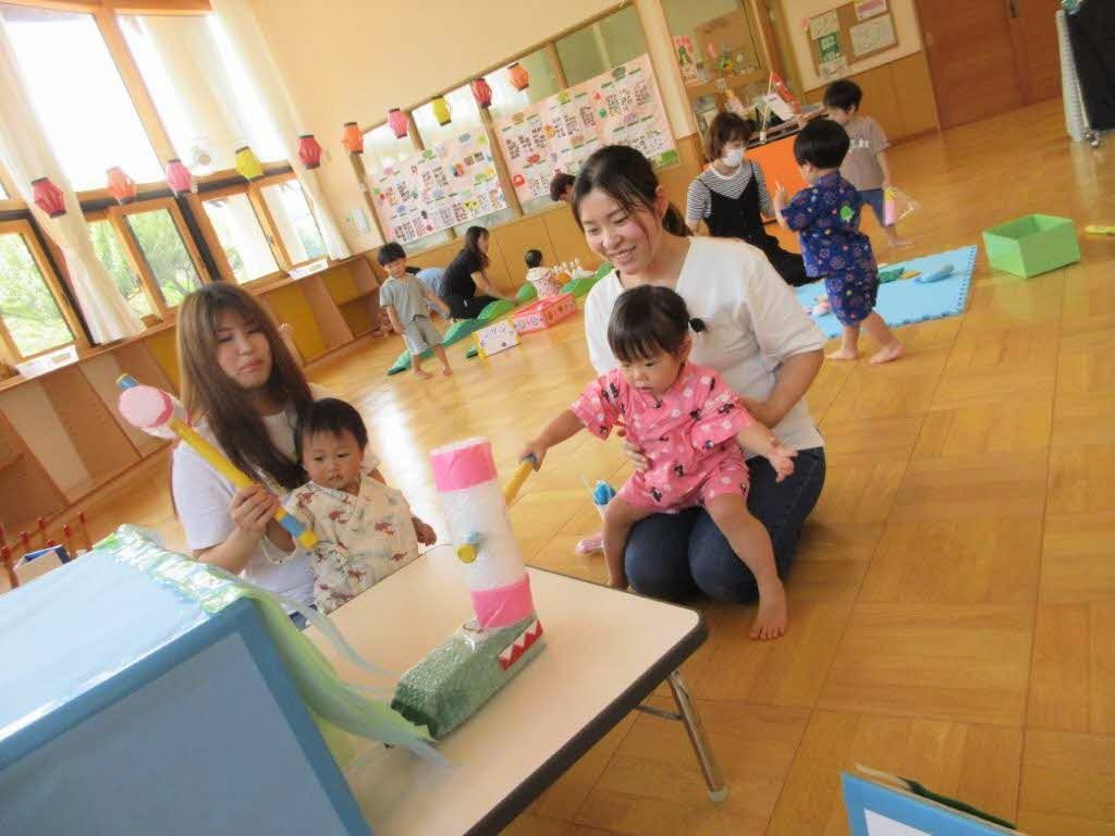 にこにこタイムで夏まつりを楽しんでいる様子