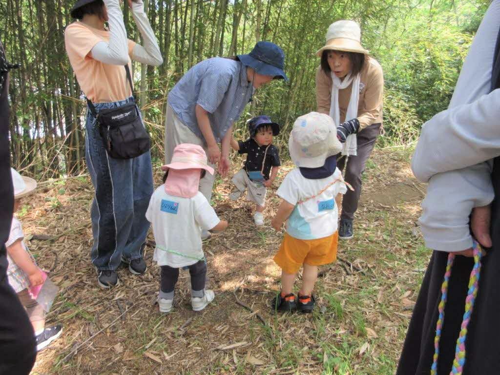 にこにこタイムで外遊びを楽しんでいる様子