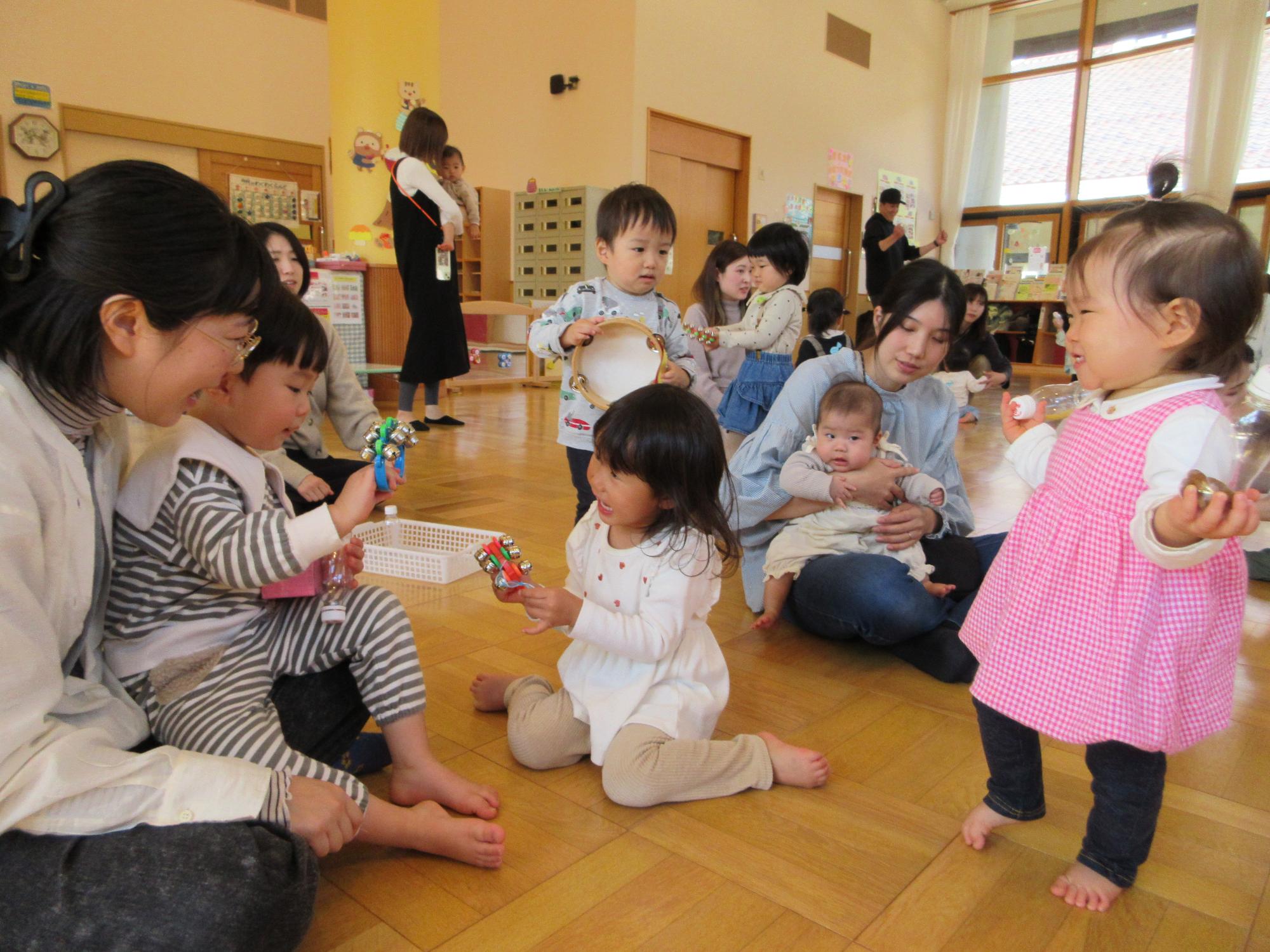 「にこにこたいむ」音を楽しもう