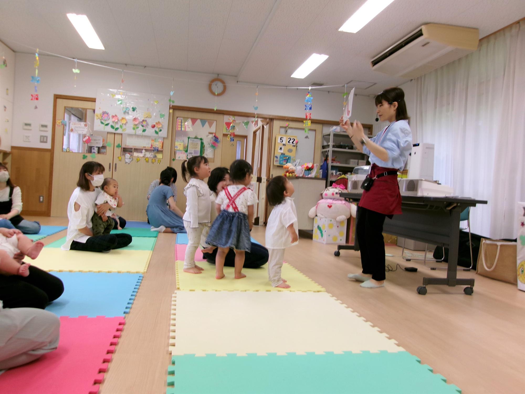 講座、リトミックの様子