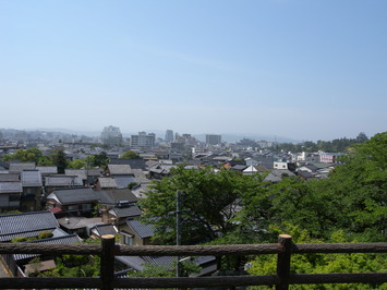 石橋町と北堀町界隈の黒い瓦屋根の町並みの写真